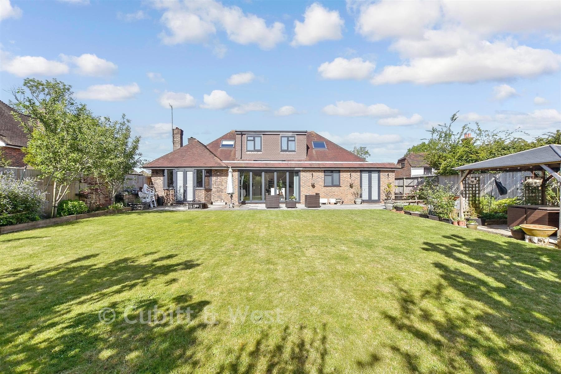 6 Bed Chalet, Keymer Road Burgess Hill — photo 1