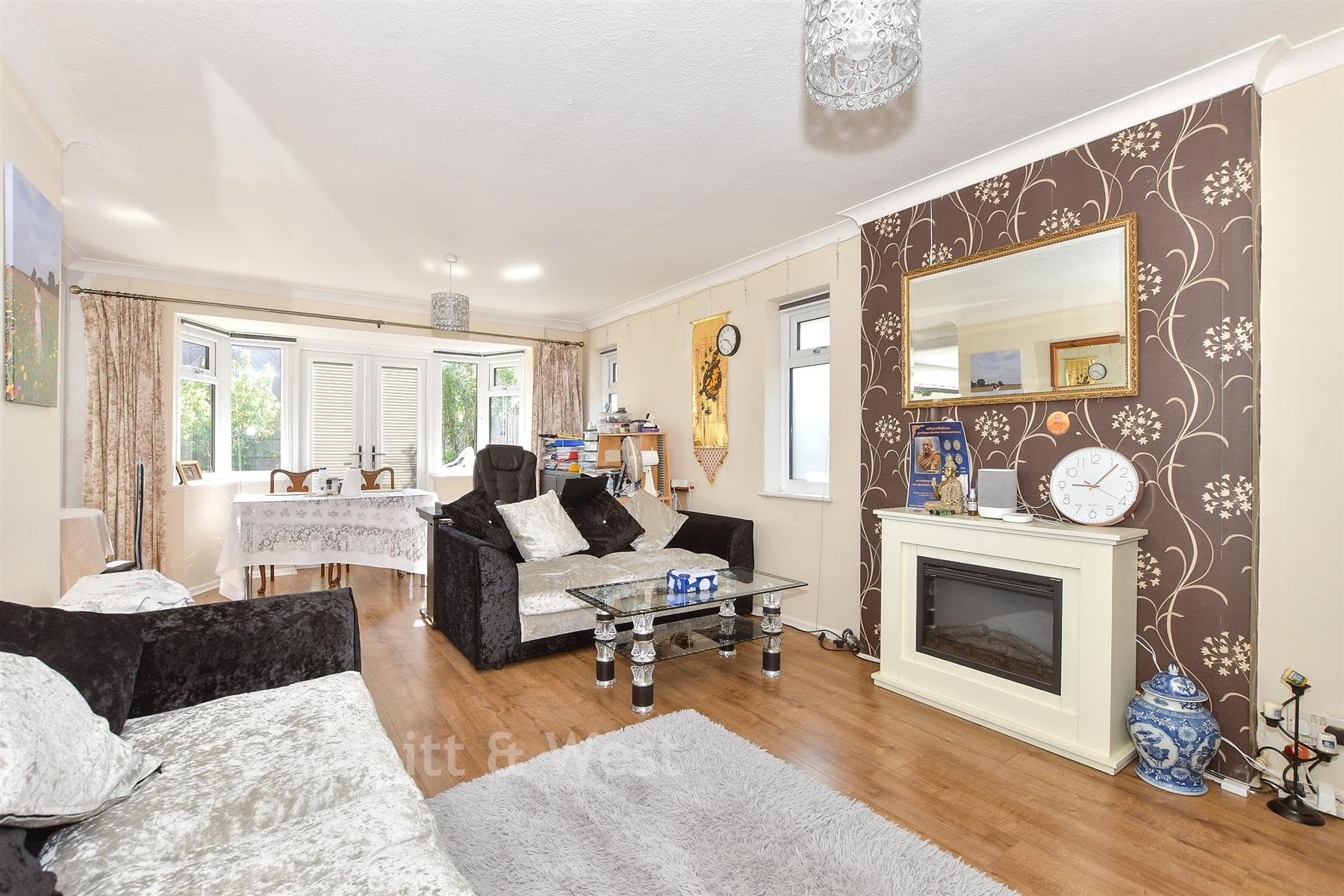 6 Bed Chalet, Keymer Road Burgess Hill — photo 3