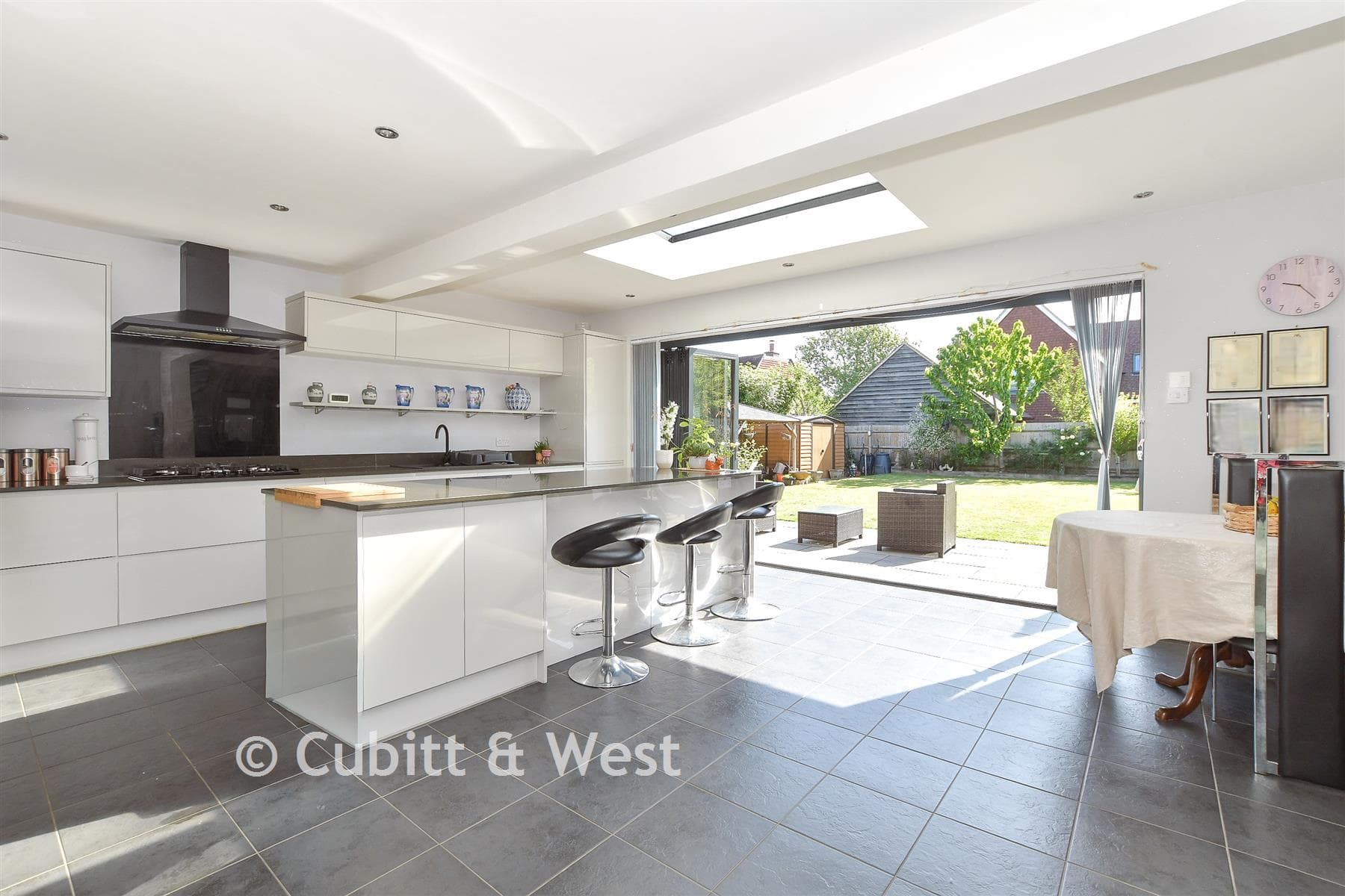 6 Bed Chalet, Keymer Road Burgess Hill — photo 5