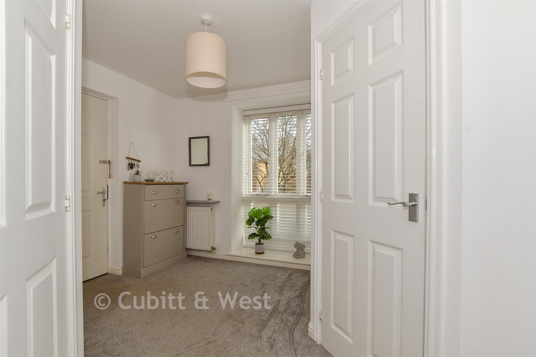 2 Bed Flat, Chapman Way Haywards Heath — photo 2