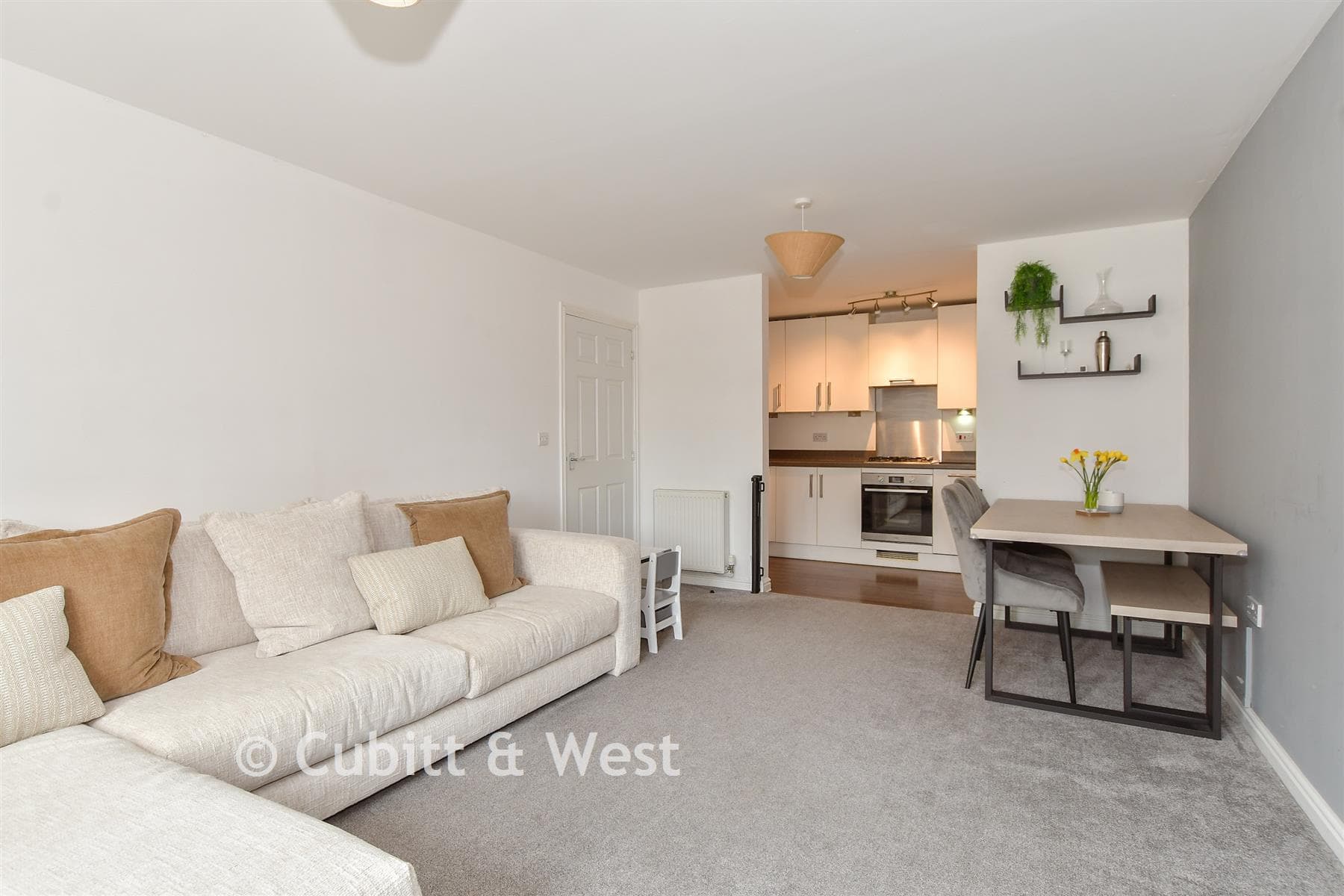 2 Bed Flat, Chapman Way Haywards Heath — photo 4