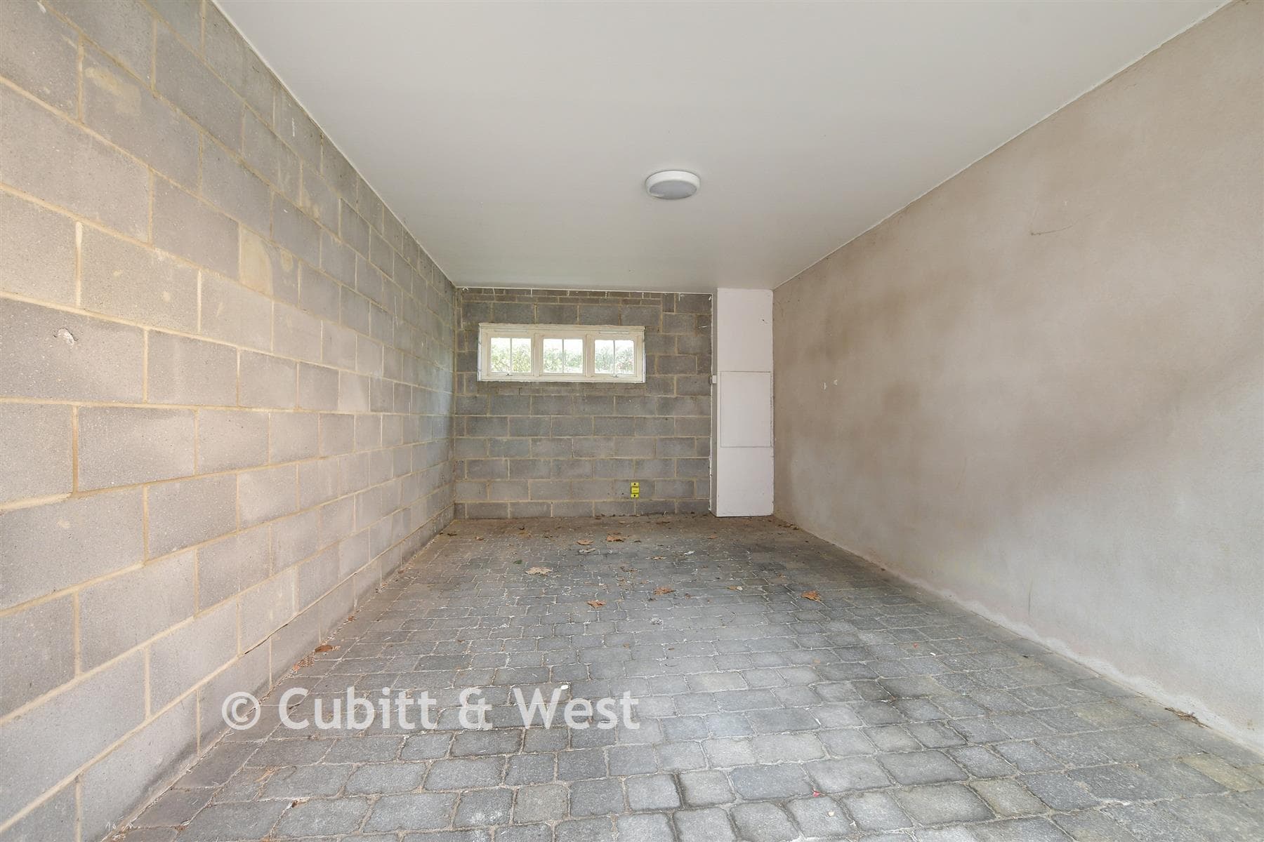 2 Bed Coach House, Updown Hill Haywards Heath — photo 2