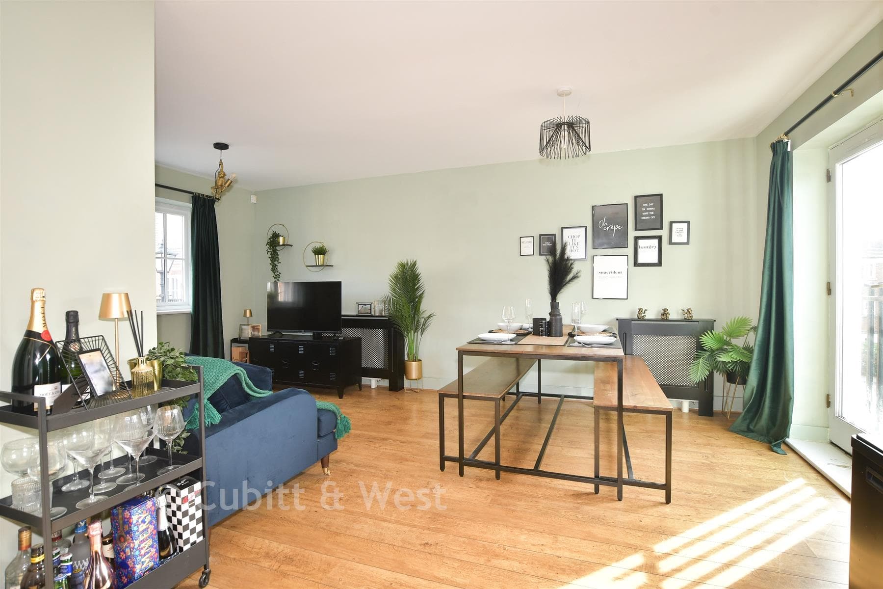 2 Bed Coach House, Updown Hill Haywards Heath — photo 3