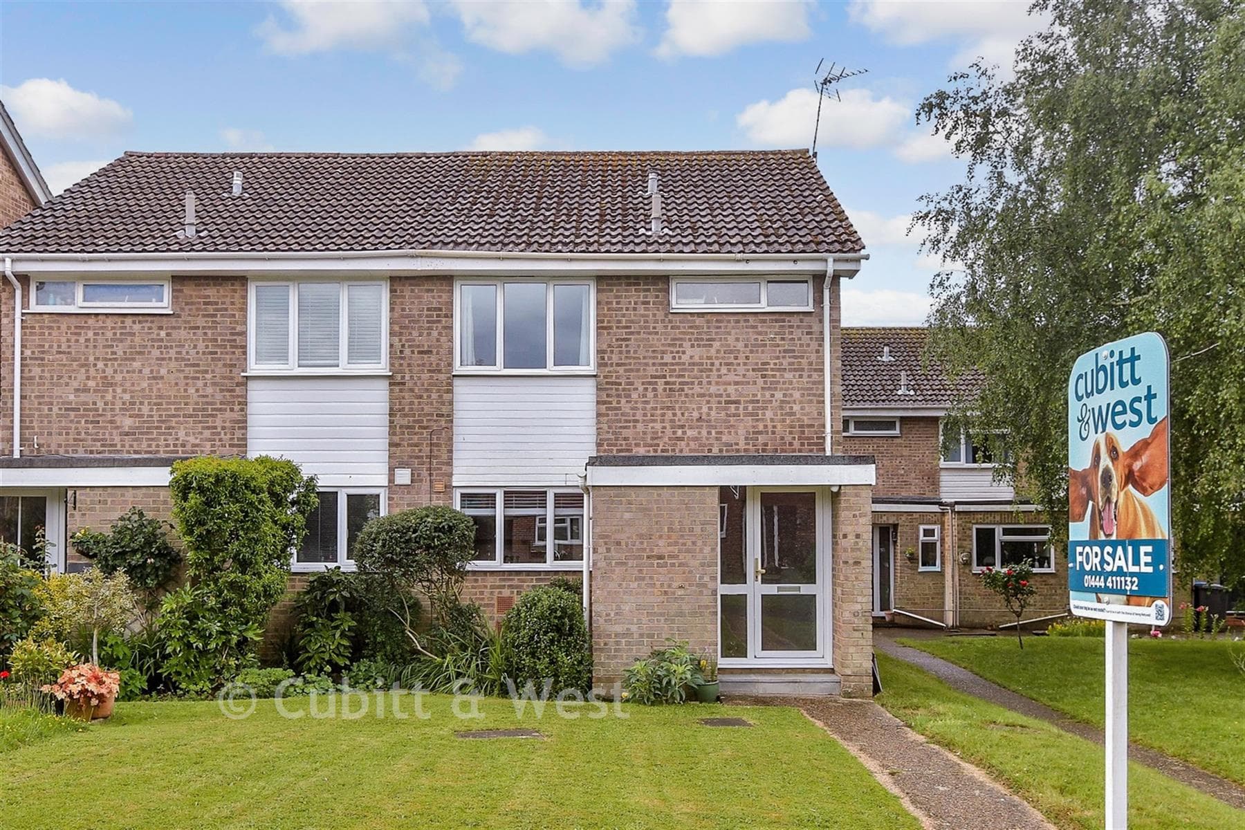 3 Bed Semi Detached House, Aspen Walk Haywards Heath — photo 1