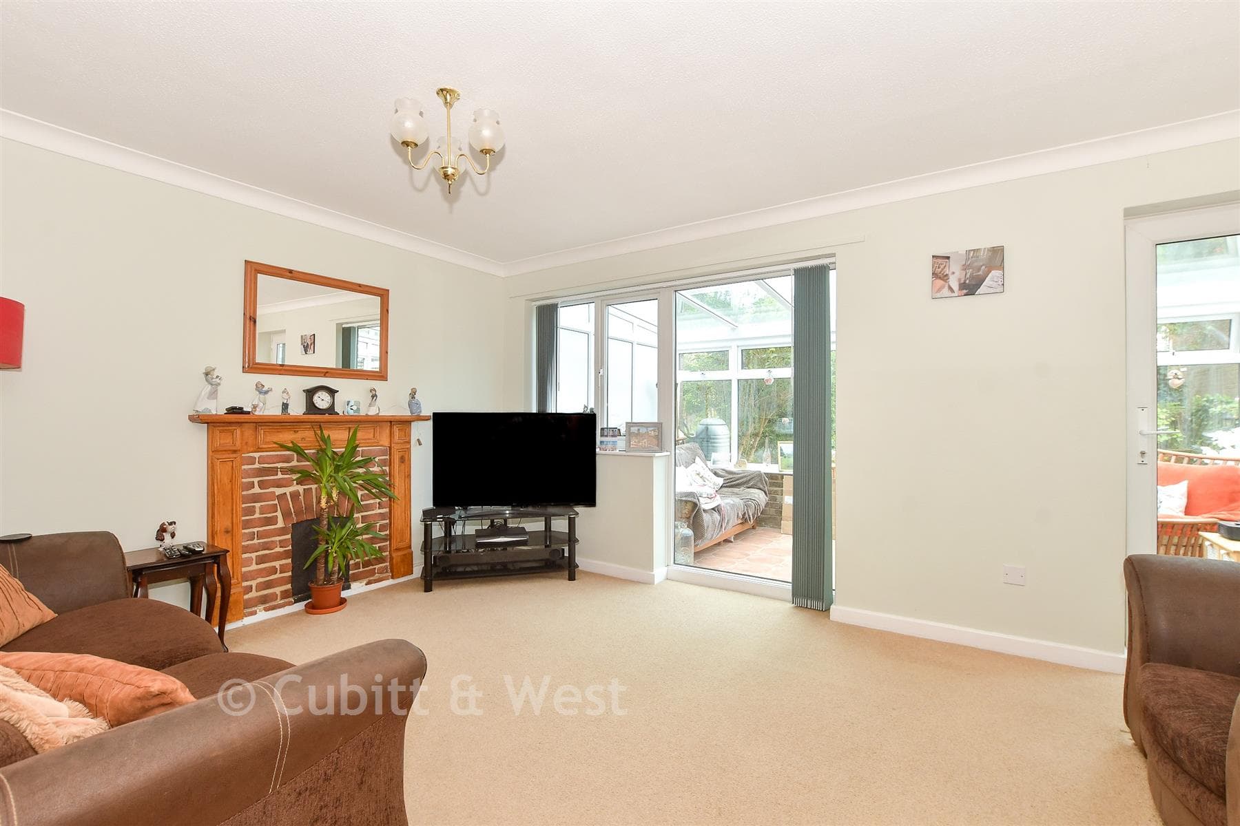 3 Bed Semi Detached House, Aspen Walk Haywards Heath — photo 3