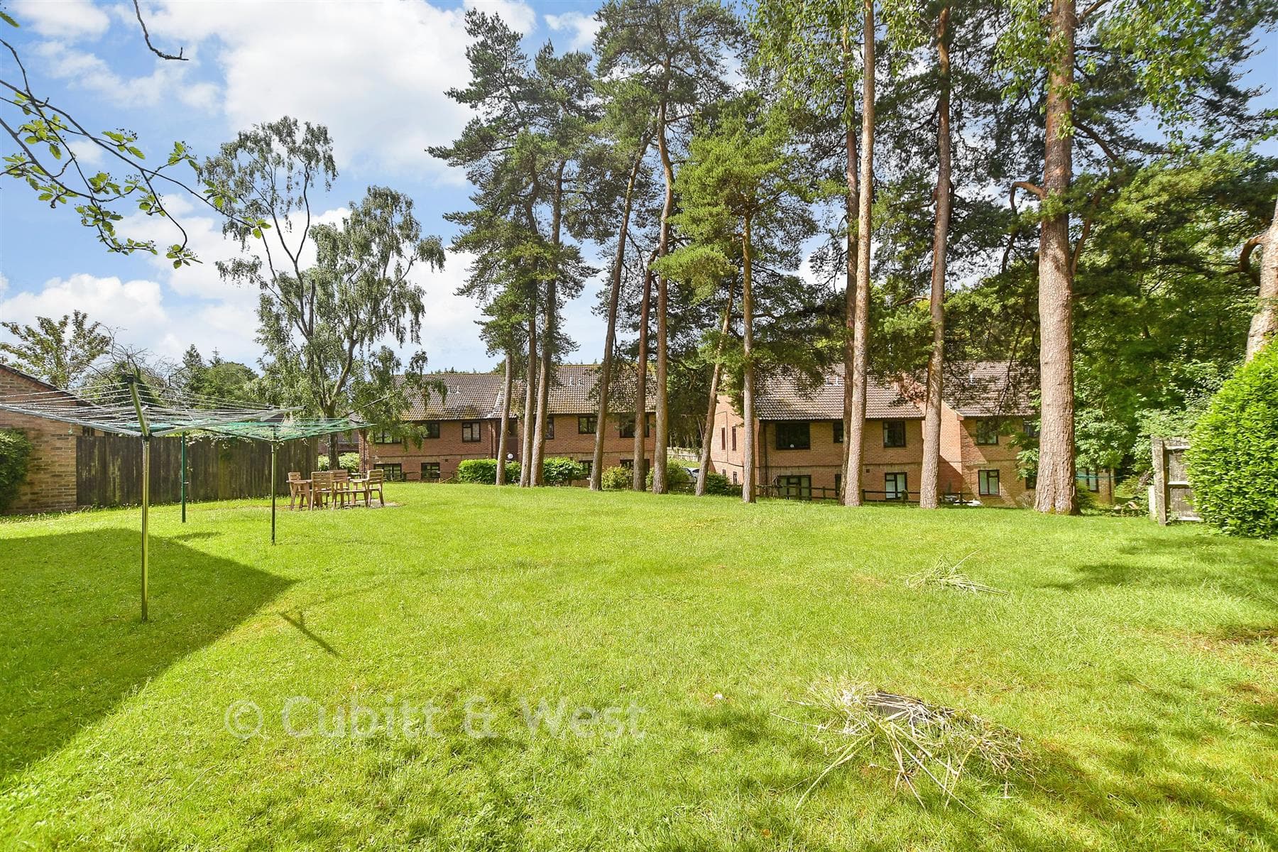 1 Bed Apartment, Windmill Platt Handcross Haywards Heath — photo 2