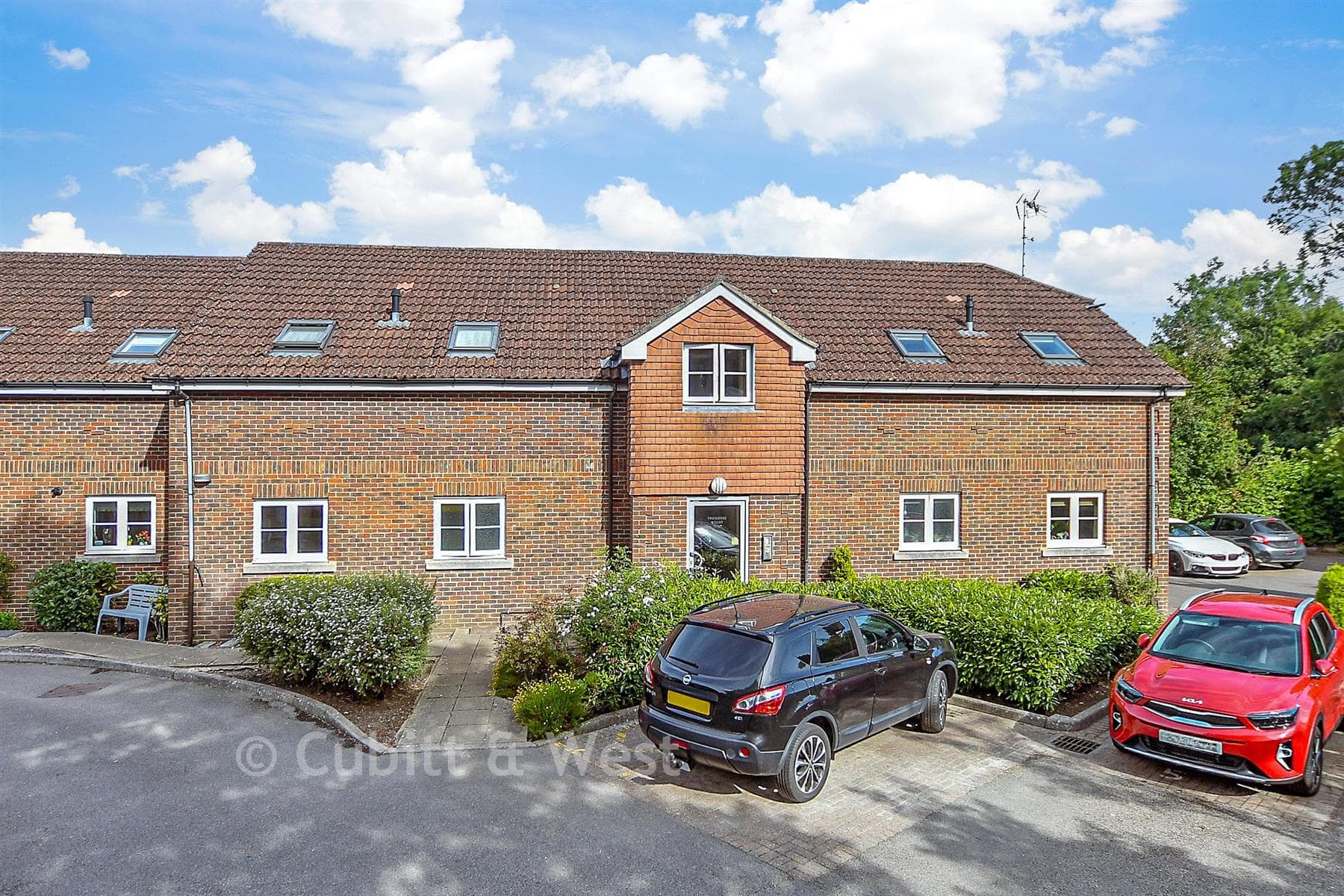 1 Bed Apartment, Truggers Court Handcross Haywards Heath — photo 1