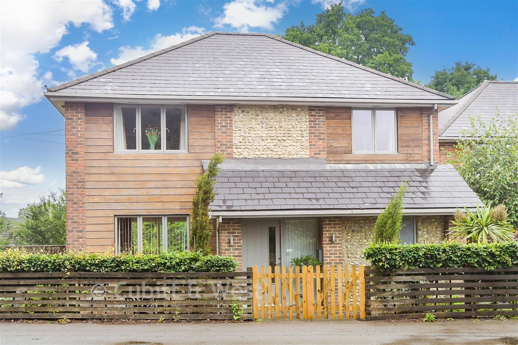 4 Bed Detached House, Rocky Lane Haywards Heath — photo 1