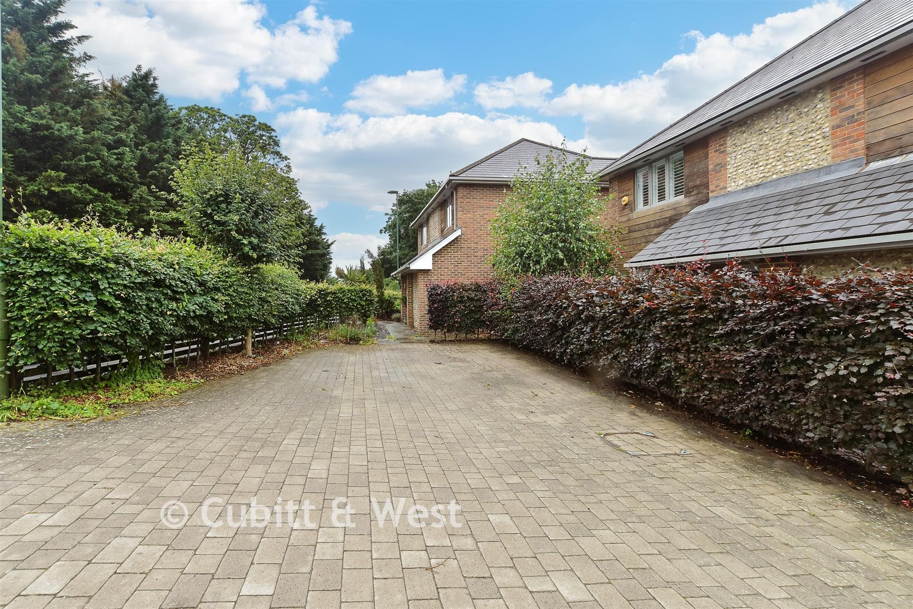 4 Bed Detached House, Rocky Lane Haywards Heath — photo 2