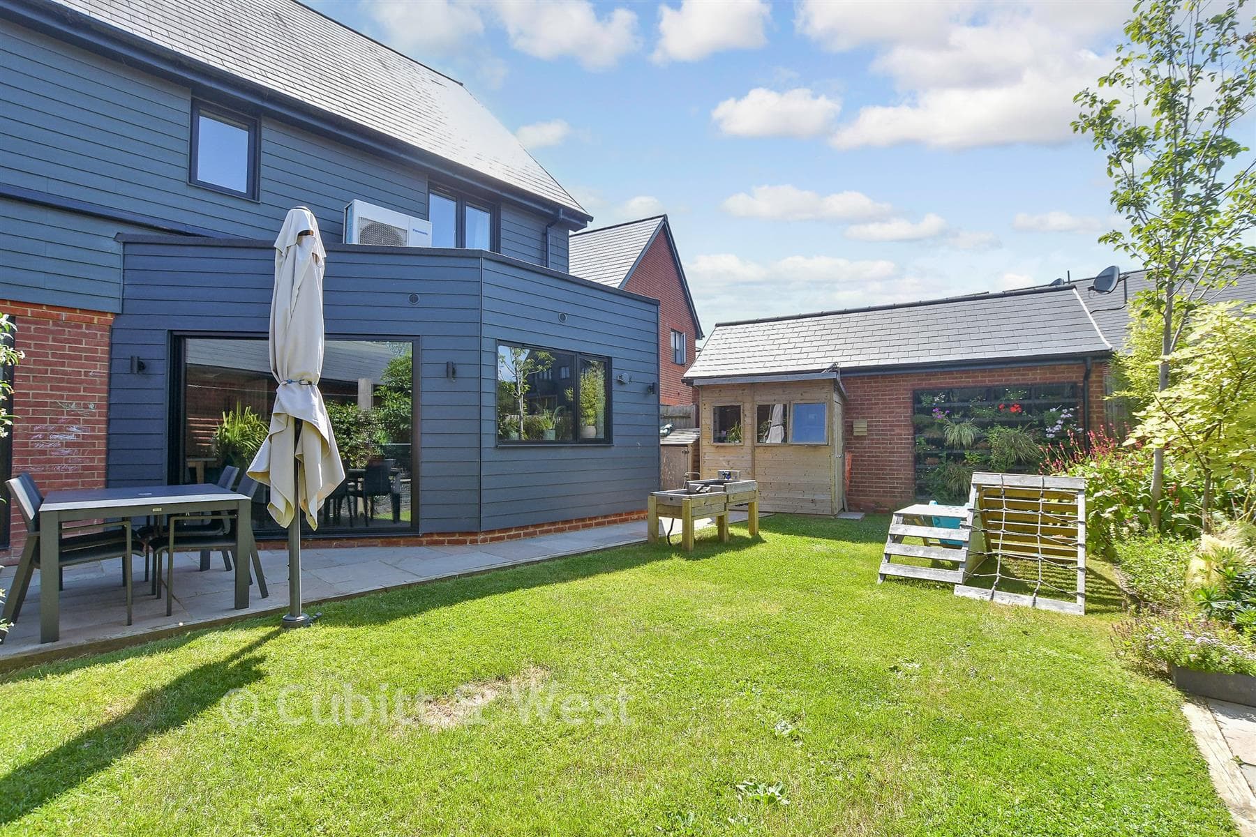 4 Bed Detached House, Long Lane Handcross Haywards Heath — photo 2