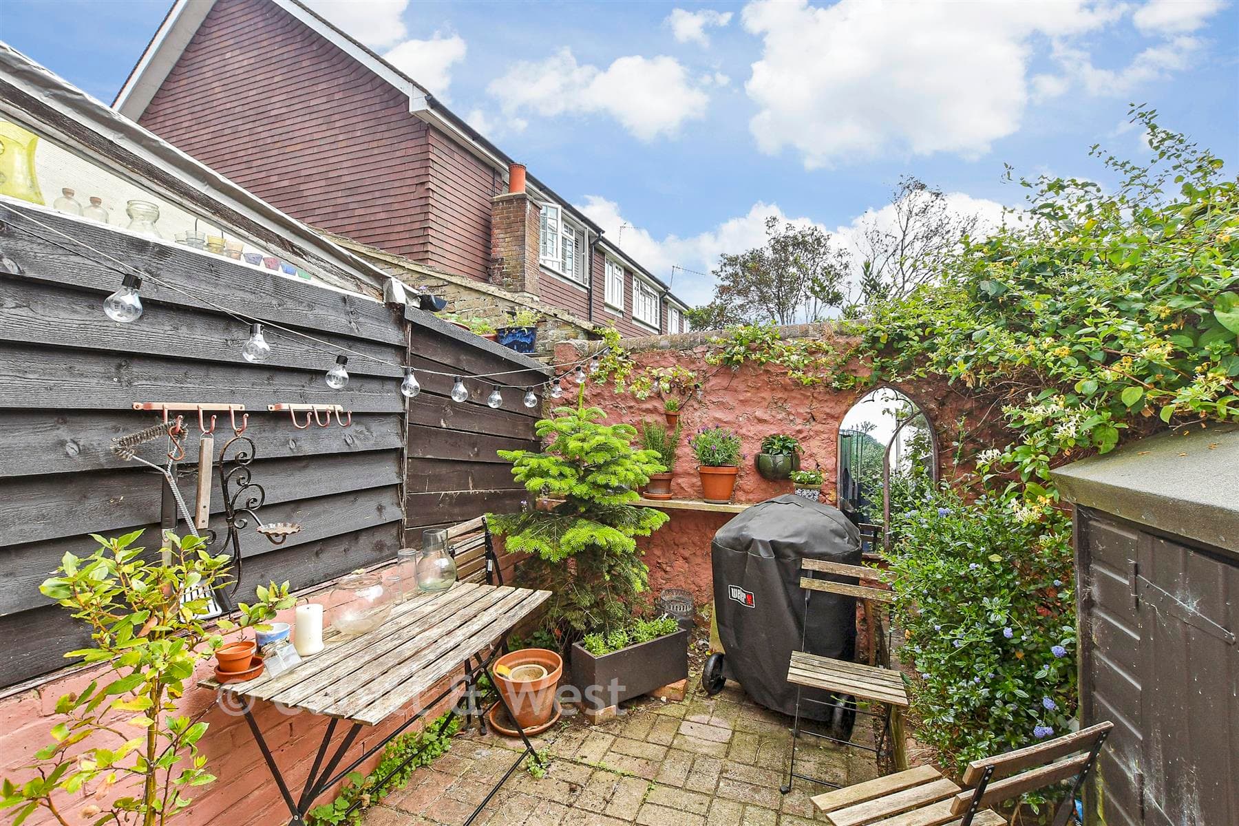 1 Bed Cottage, St John Street Lewes — photo 3