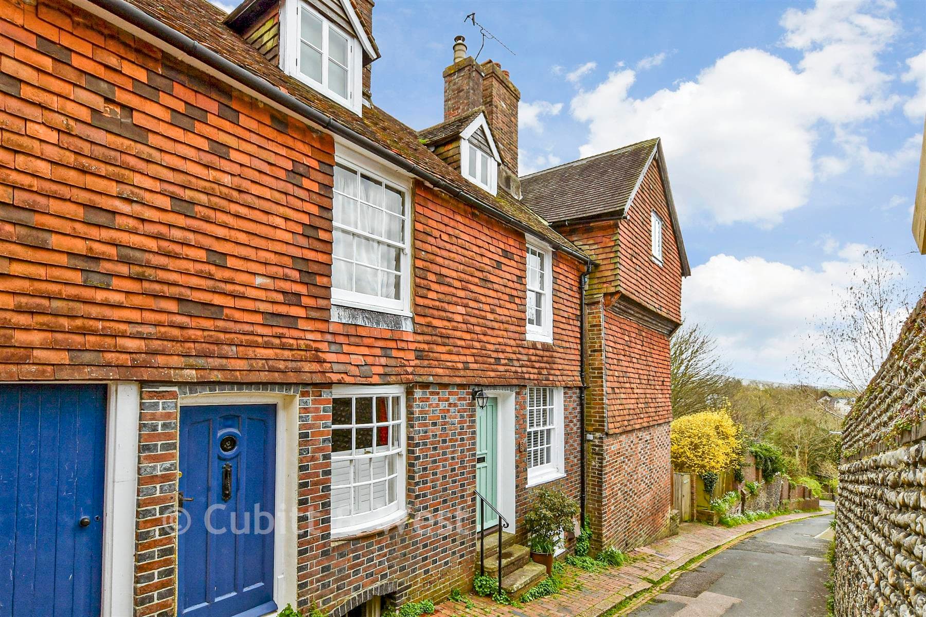 2 Bed Terraced House, St Martin S Lane Lewes — photo 1