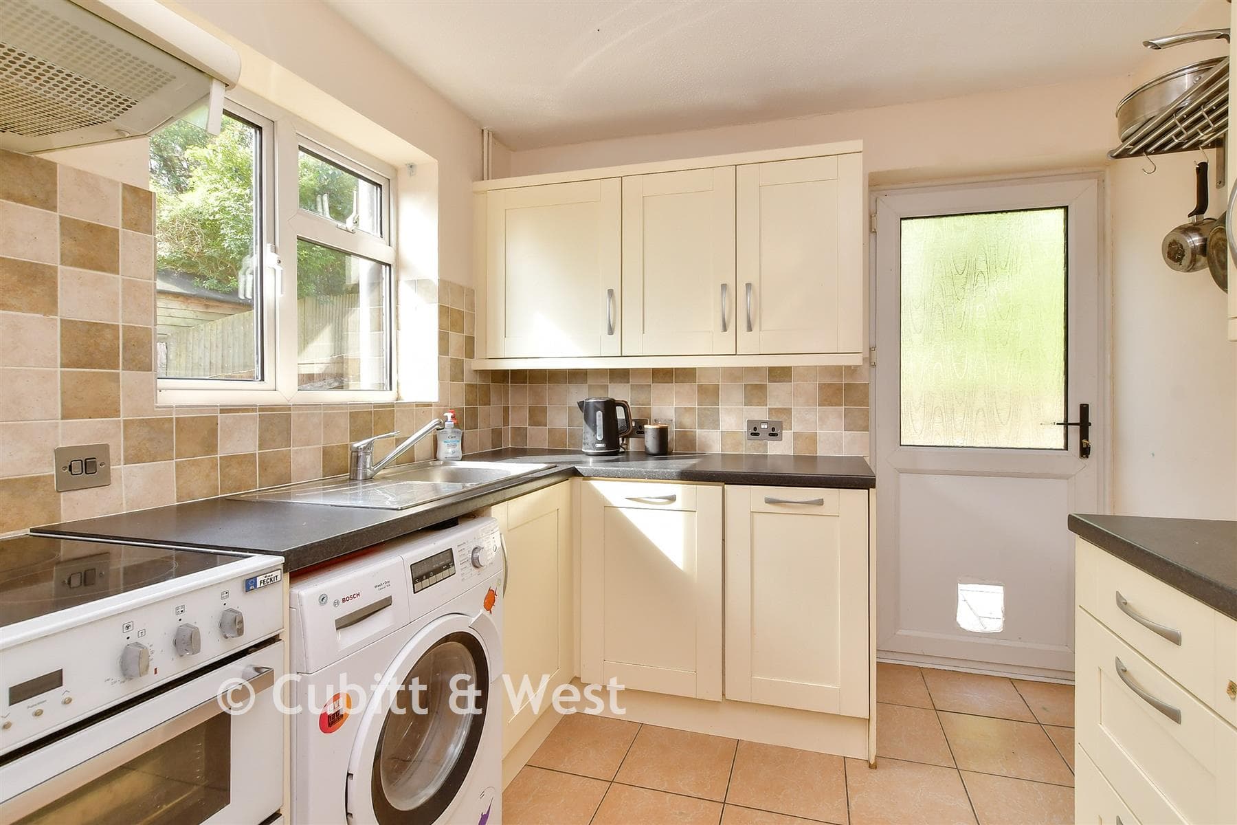 3 Bed End Of Terrace House, Blois Road Lewes — photo 5