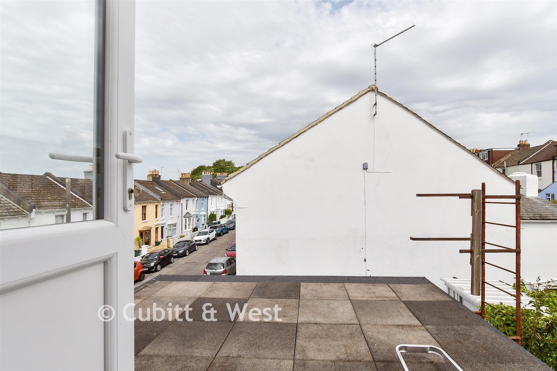 1 Bed Flat, Clyde Road Brighton — photo 2