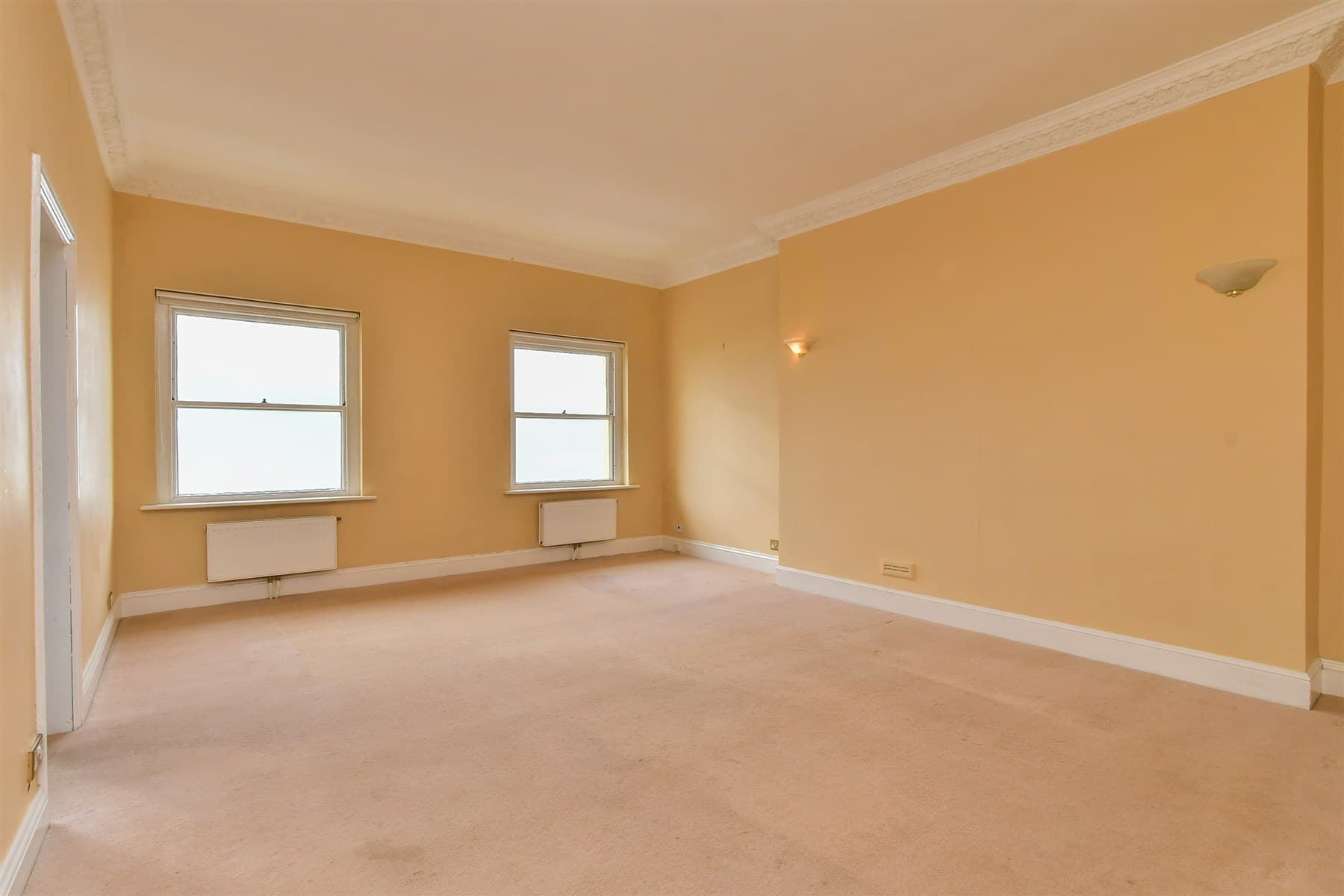 2 Bed Apartment, Brunswick Terrace Hove — photo 3