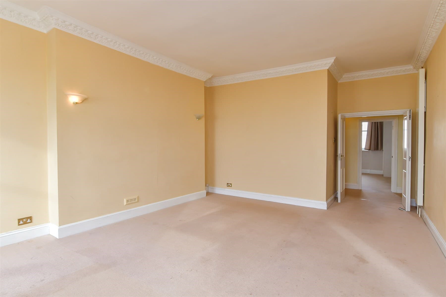 2 Bed Apartment, Brunswick Terrace Hove — photo 4