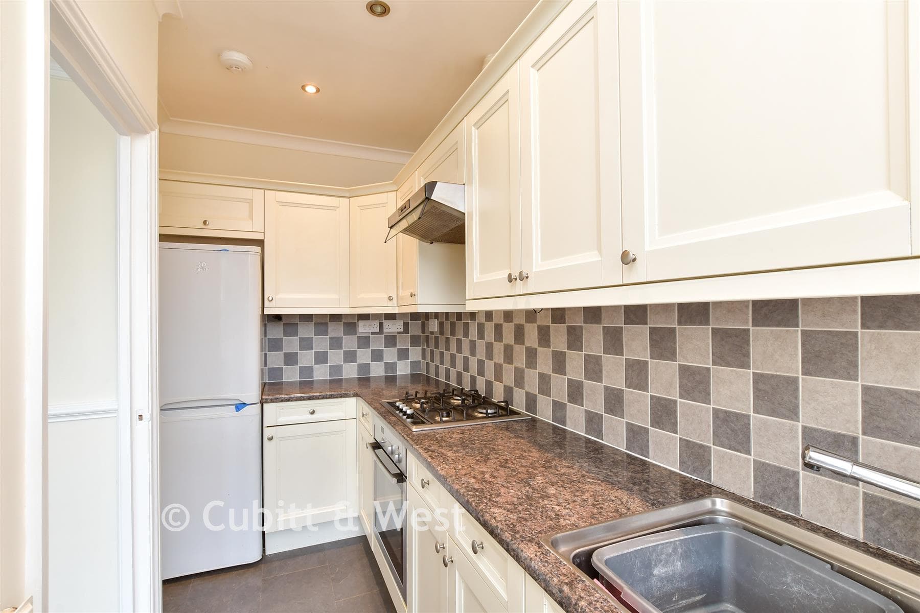 1 Bed Flat, Grantham Road Brighton — photo 5