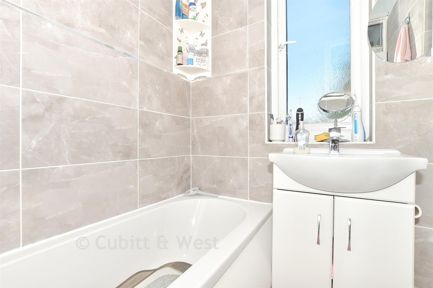1 Bed Flat, Milner Road Brighton — photo 2