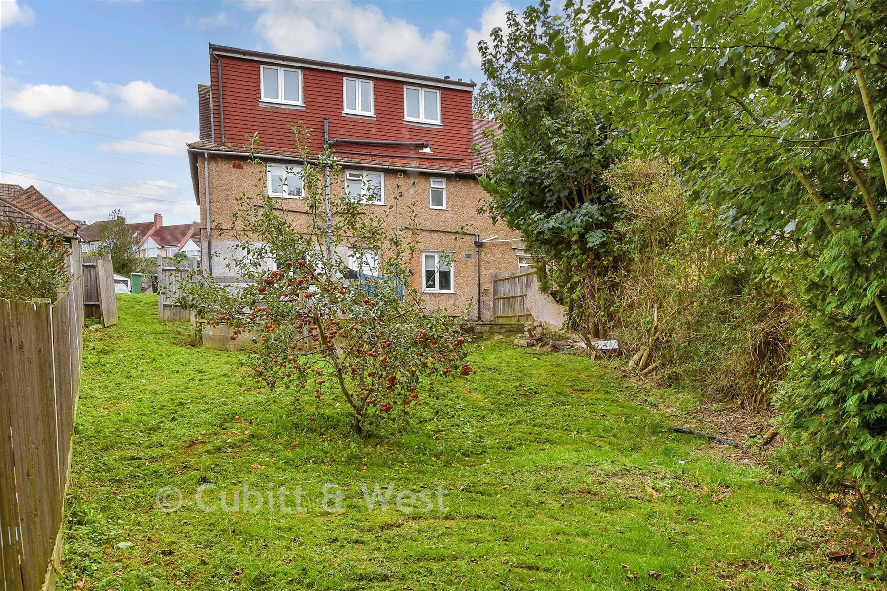 6 Bed Semi Detached House, Hillside Brighton — photo 2