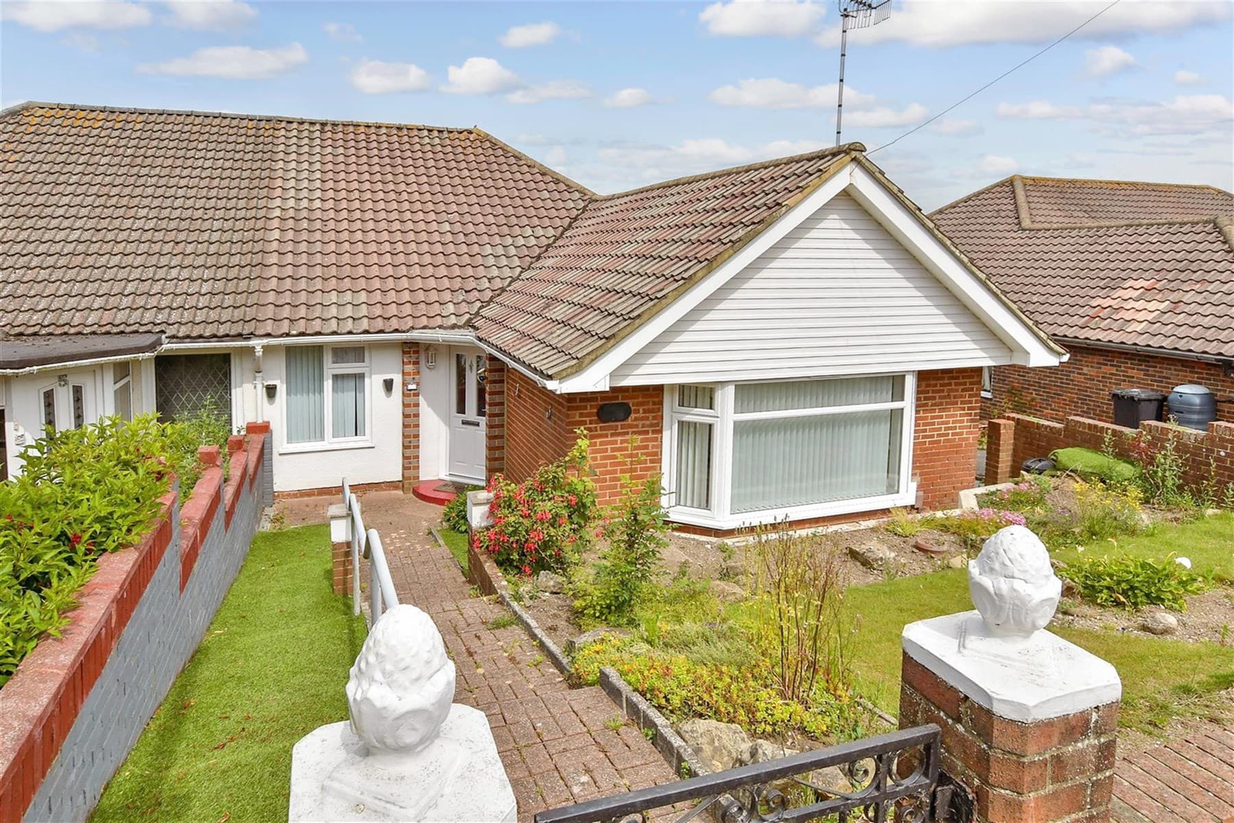 3 Bed Semi Detached Bungalow, Wheatfield Way Brighton — photo 1