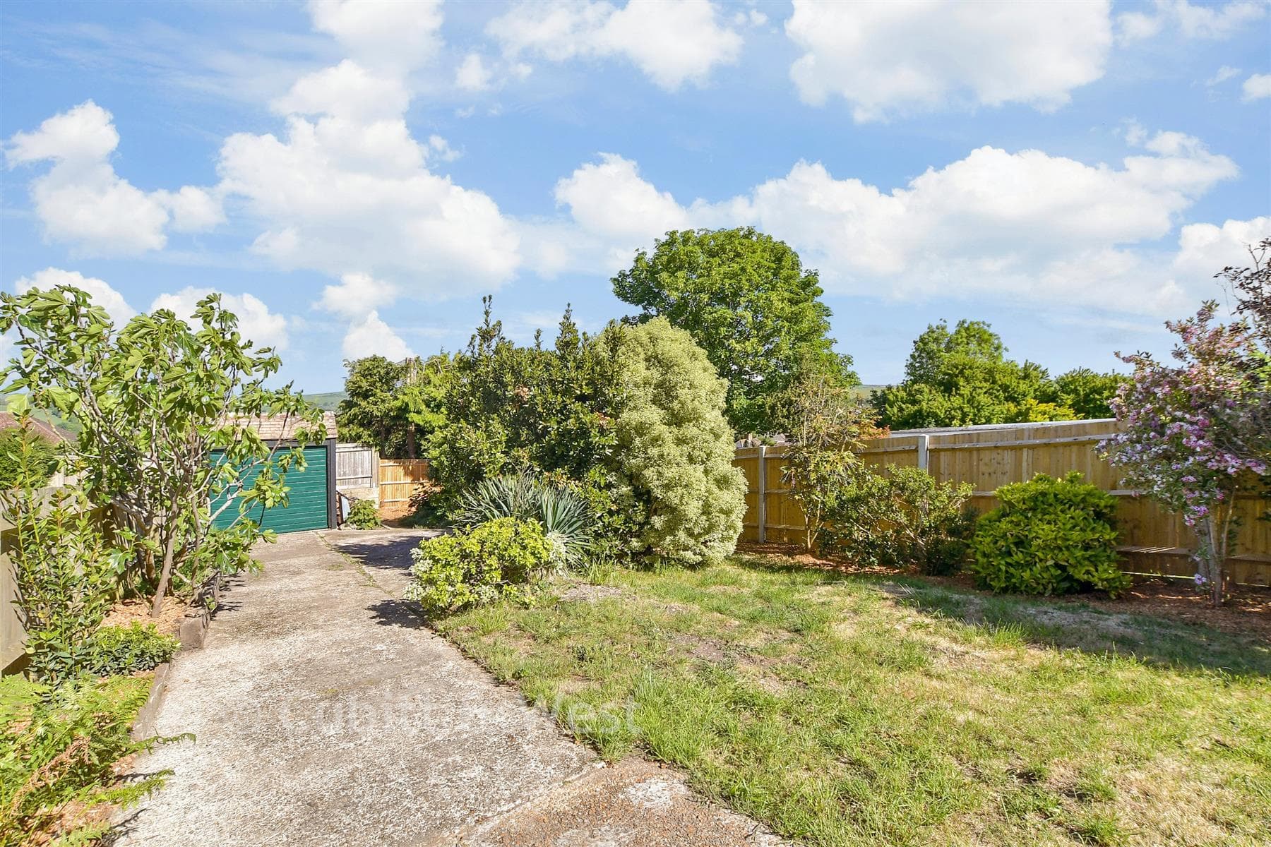 3 Bed Detached House, Westfield Crescent Brighton — photo 2