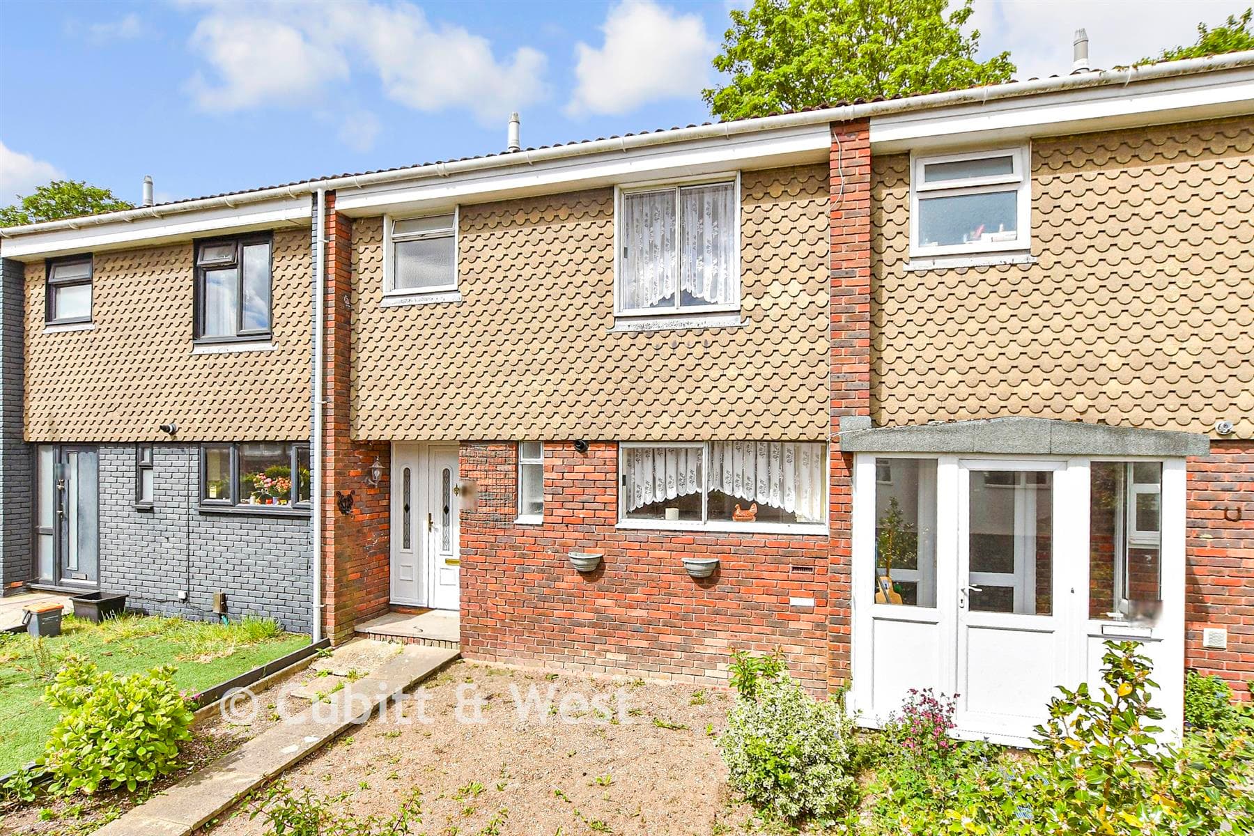 3 Bed Terraced House, Patchdean Patcham Brighton — photo 1