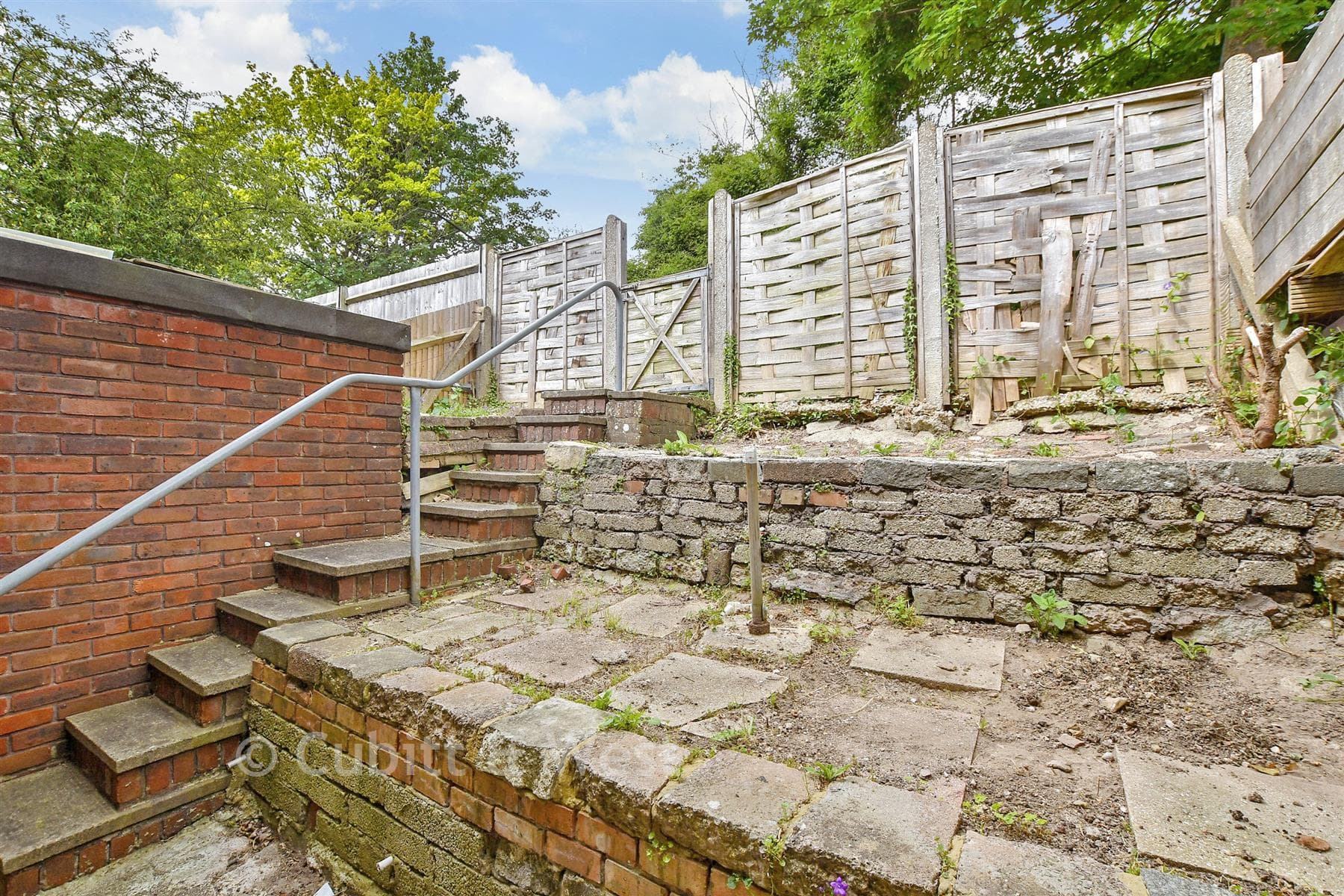 3 Bed Terraced House, Patchdean Patcham Brighton — photo 2
