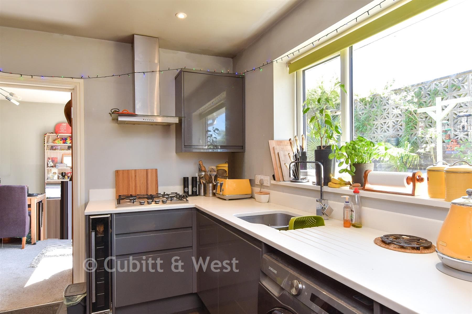 2 Bed Semi Detached Bungalow, Carol Close Brighton — photo 5