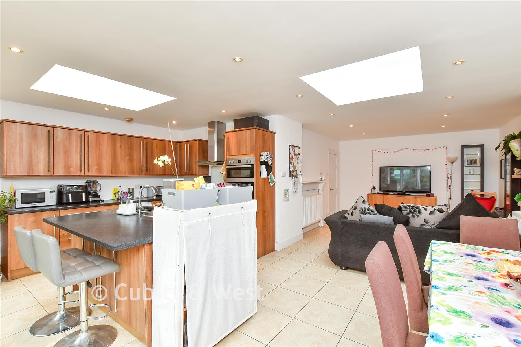 4 Bed Semi Detached House, Graham Avenue Brighton — photo 4