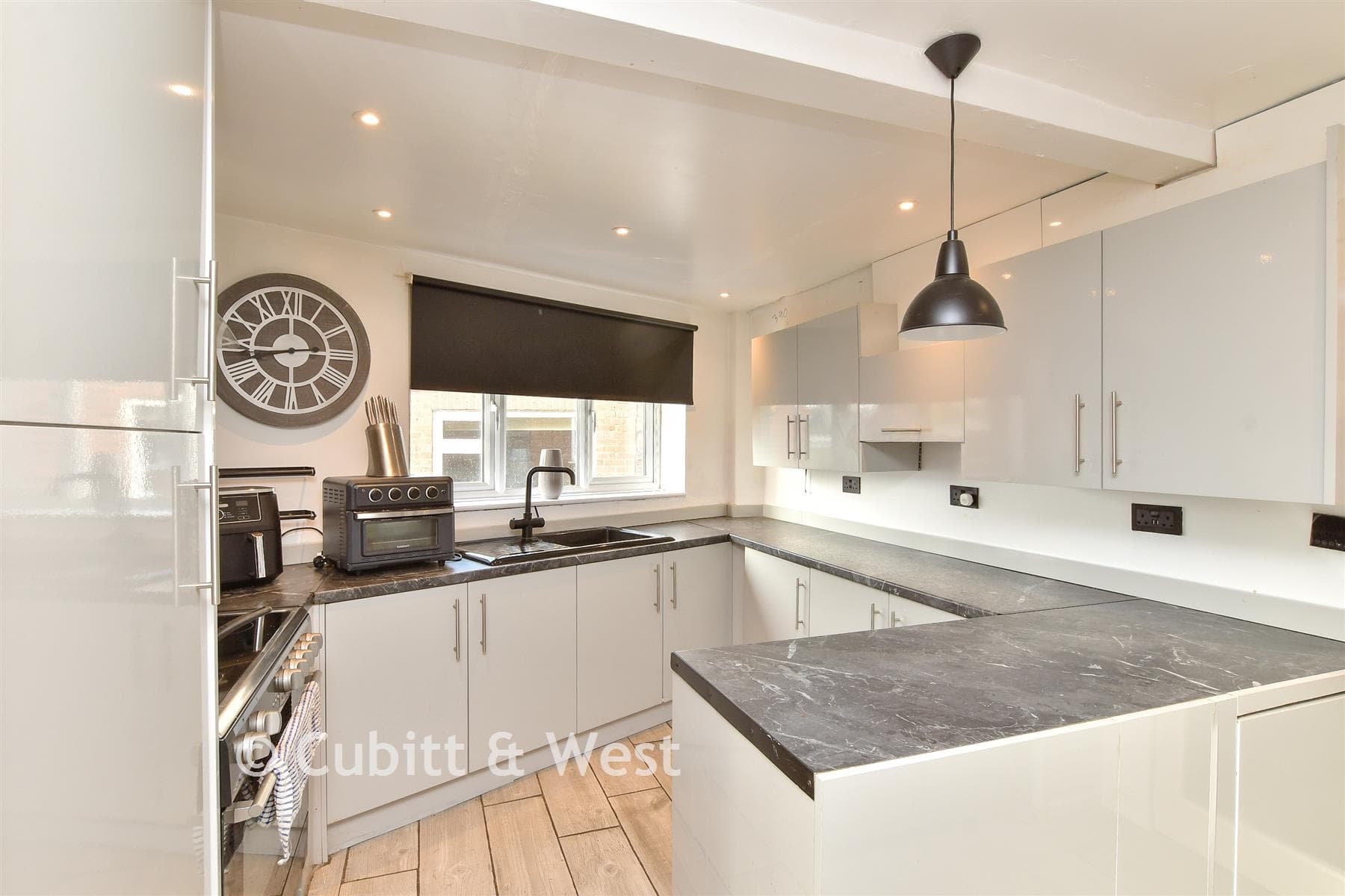 3 Bed Semi Detached House, Mackie Avenue Patcham Brighton — photo 3