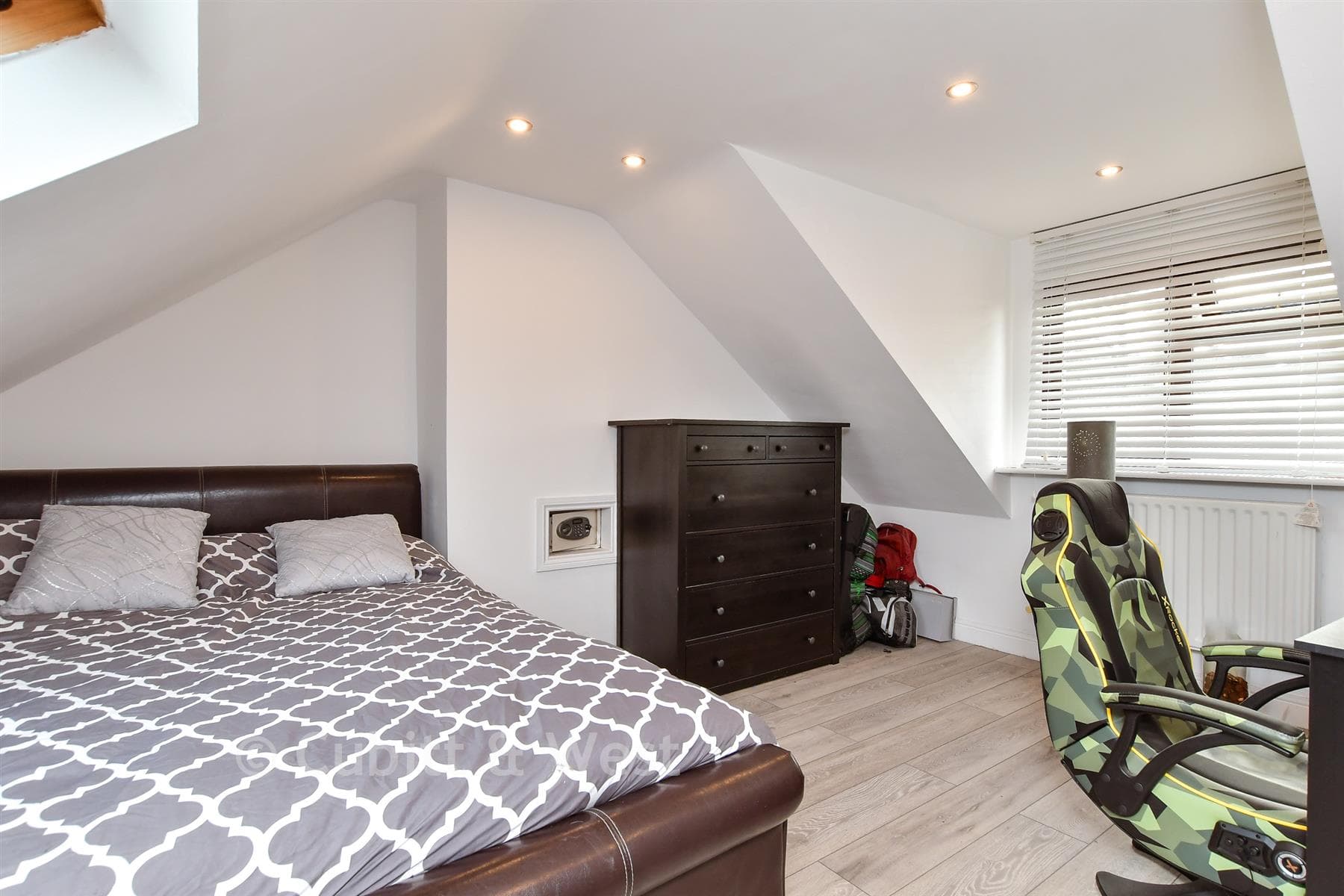 3 Bed Semi Detached House, Mackie Avenue Patcham Brighton — photo 4