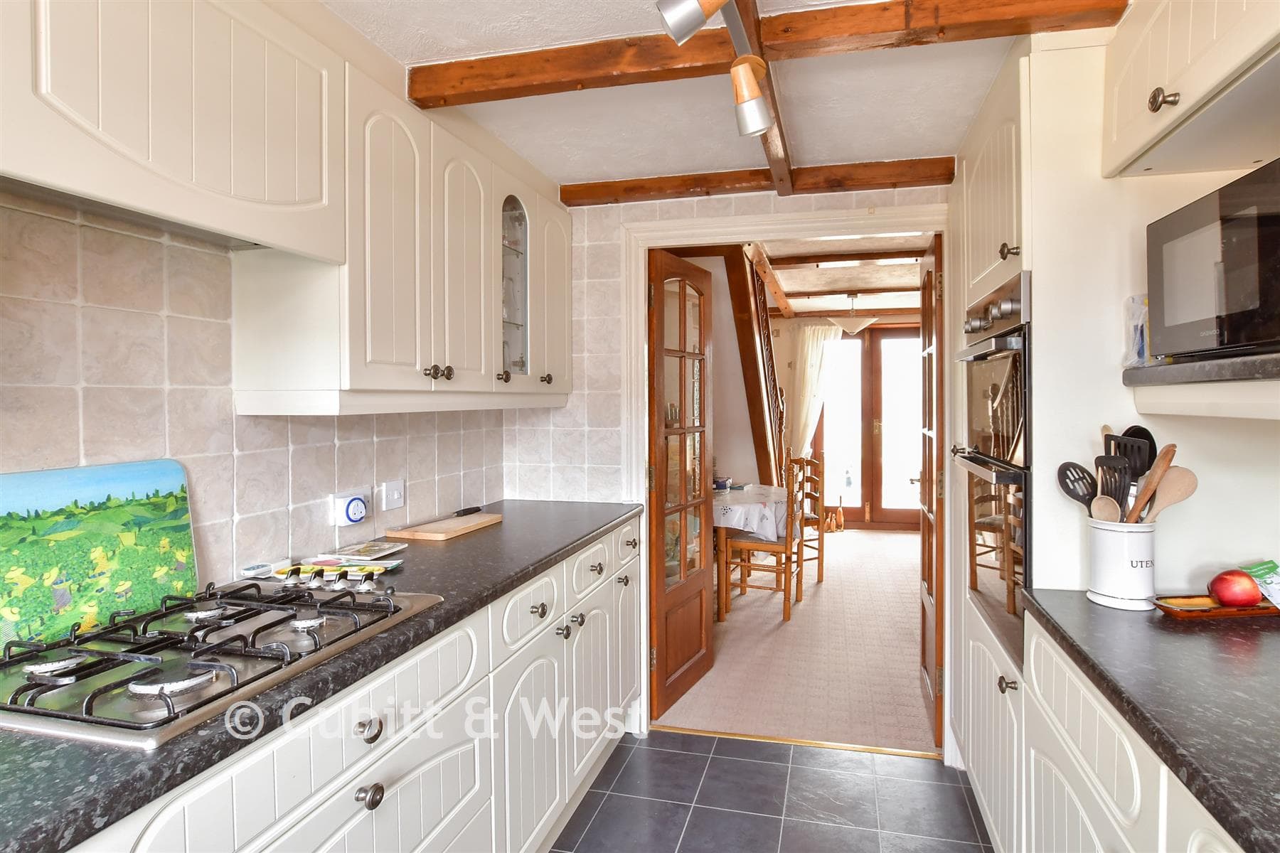 5 Bed Detached House, Graham Avenue Brighton — photo 2