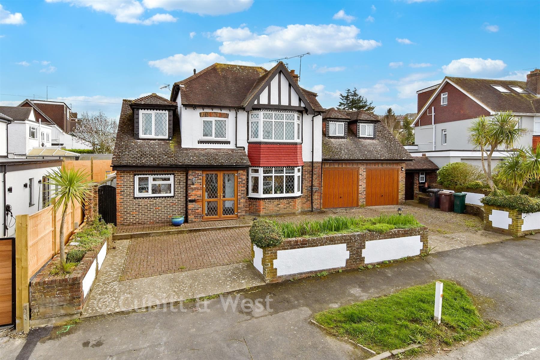 5 Bed Detached House, Graham Avenue Brighton — photo 3