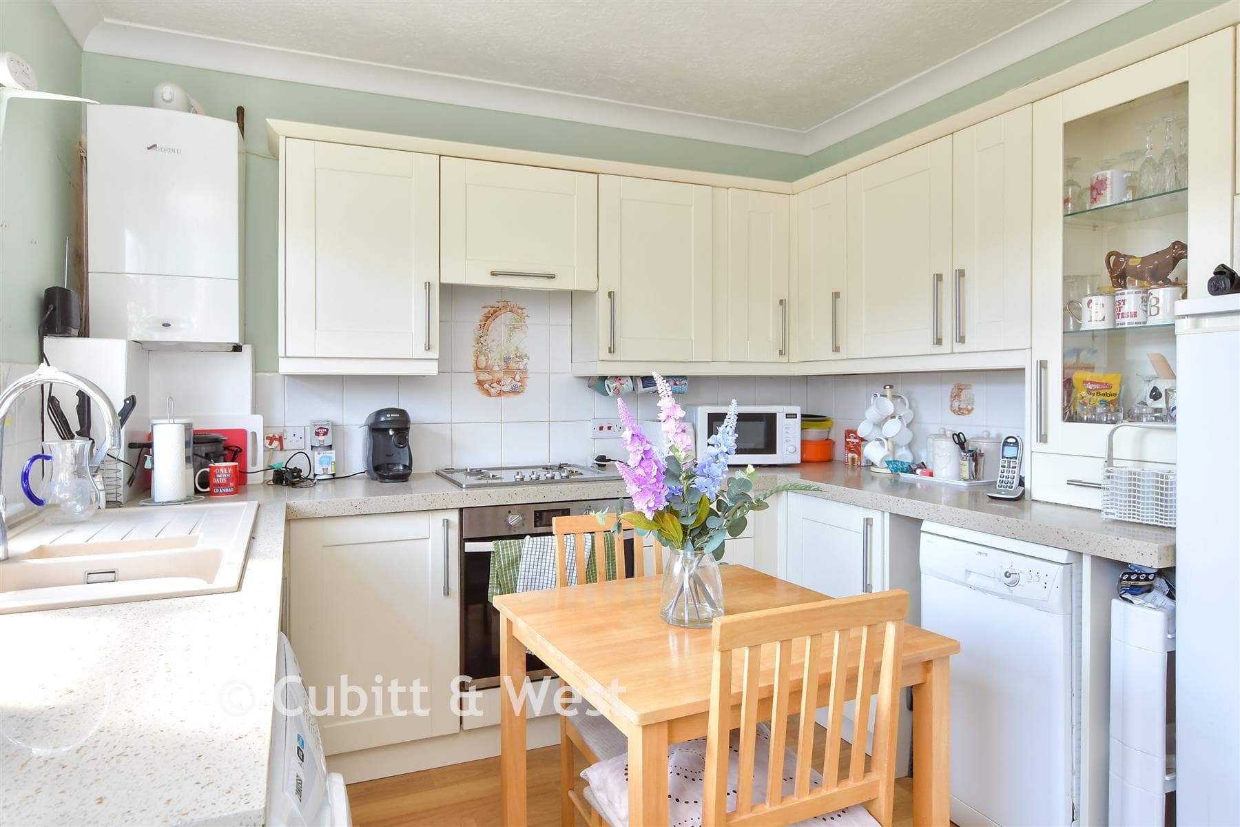 2 Bed Chalet, Ladies Mile Road Brighton Patcham — photo 3
