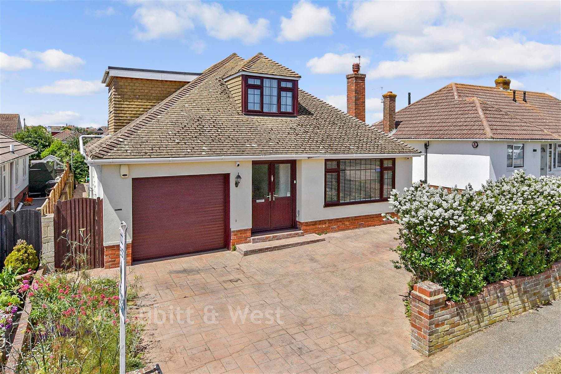 4 Bed Detached Bungalow, Slindon Avenue Peacehaven — photo 1