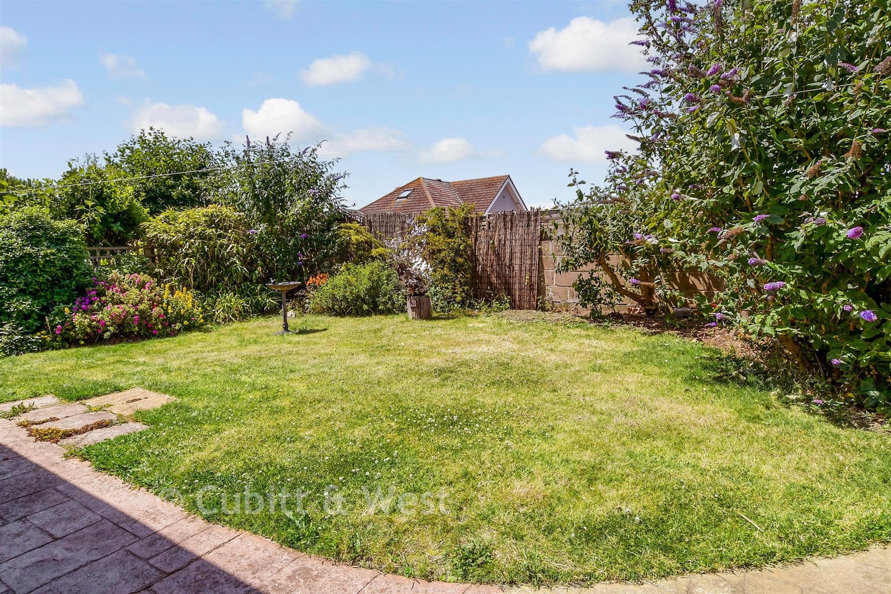 4 Bed Detached Bungalow, Slindon Avenue Peacehaven — photo 3