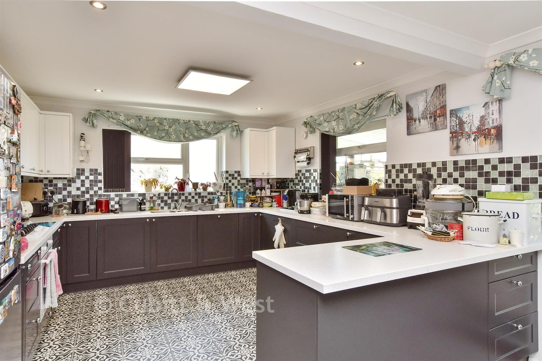 4 Bed Detached Bungalow, Slindon Avenue Peacehaven — photo 5