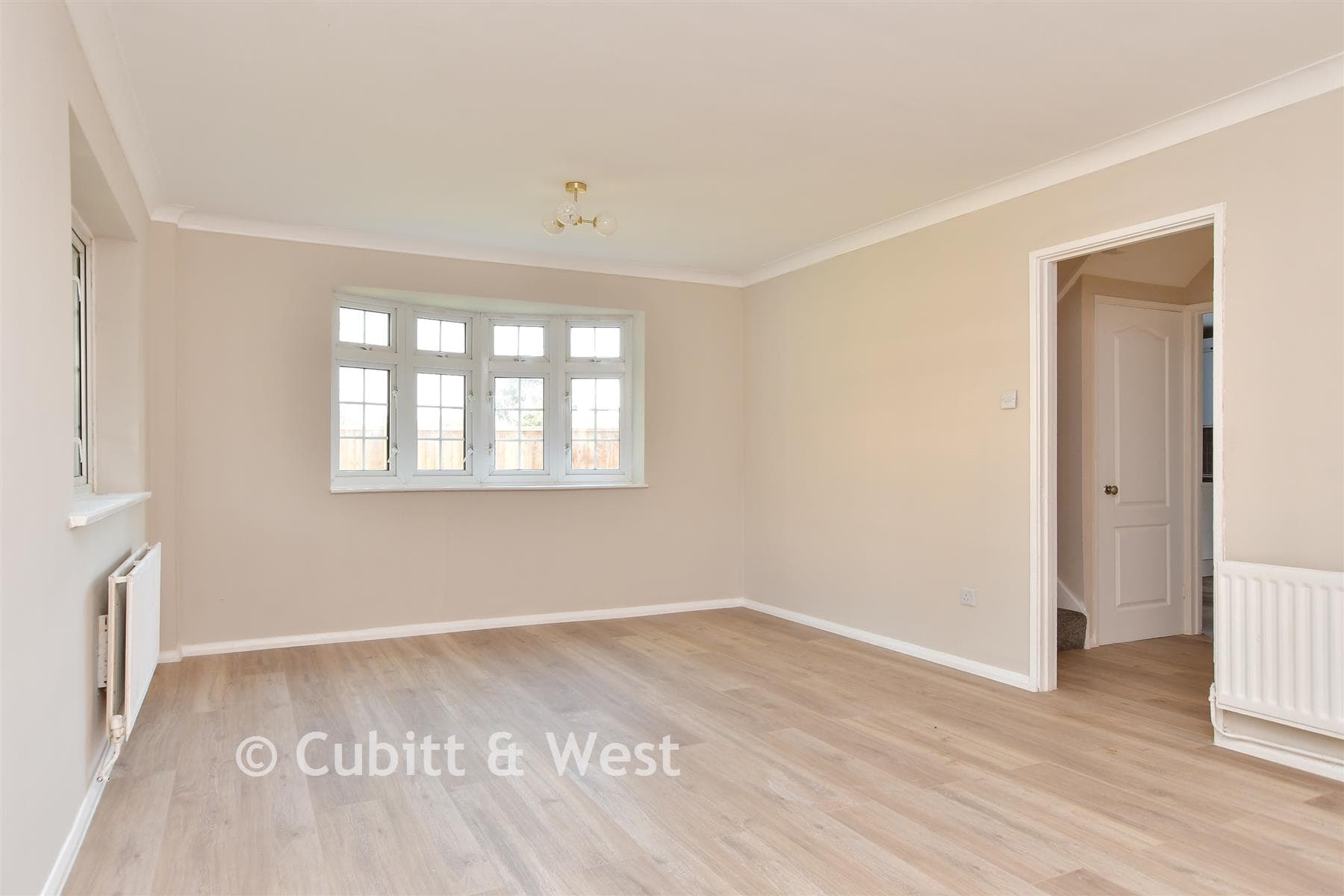 4 Bed Detached House, Shepherds Cot Peacehaven — photo 3