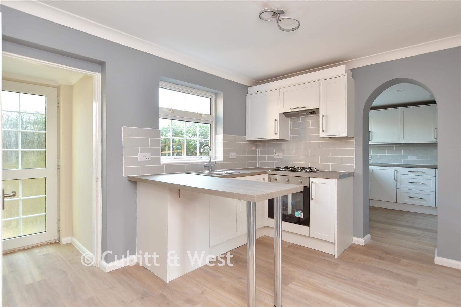 4 Bed Detached House, Shepherds Cot Peacehaven — photo 4