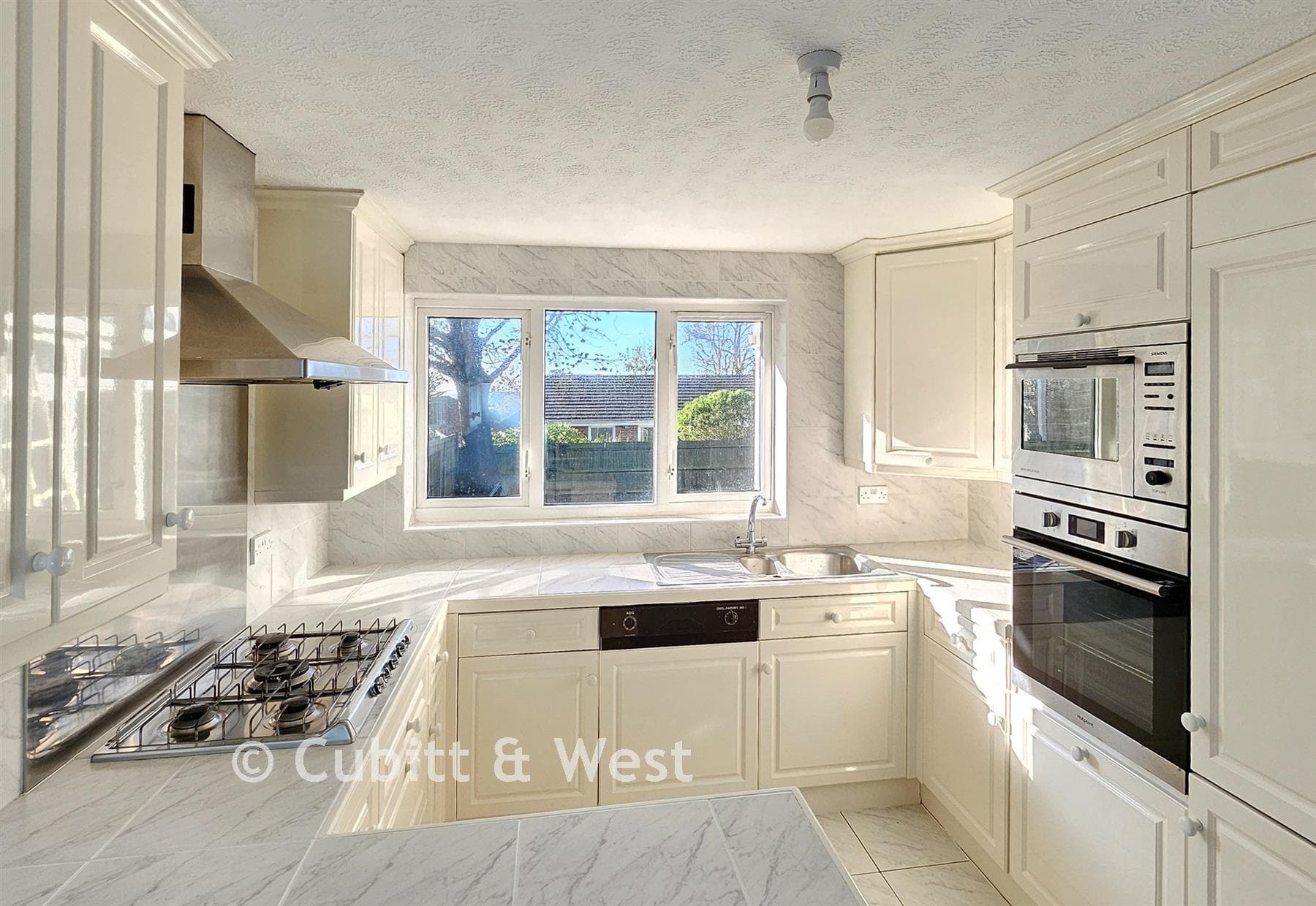 3 Bed Detached Bungalow, Tor Road Peacehaven — photo 5