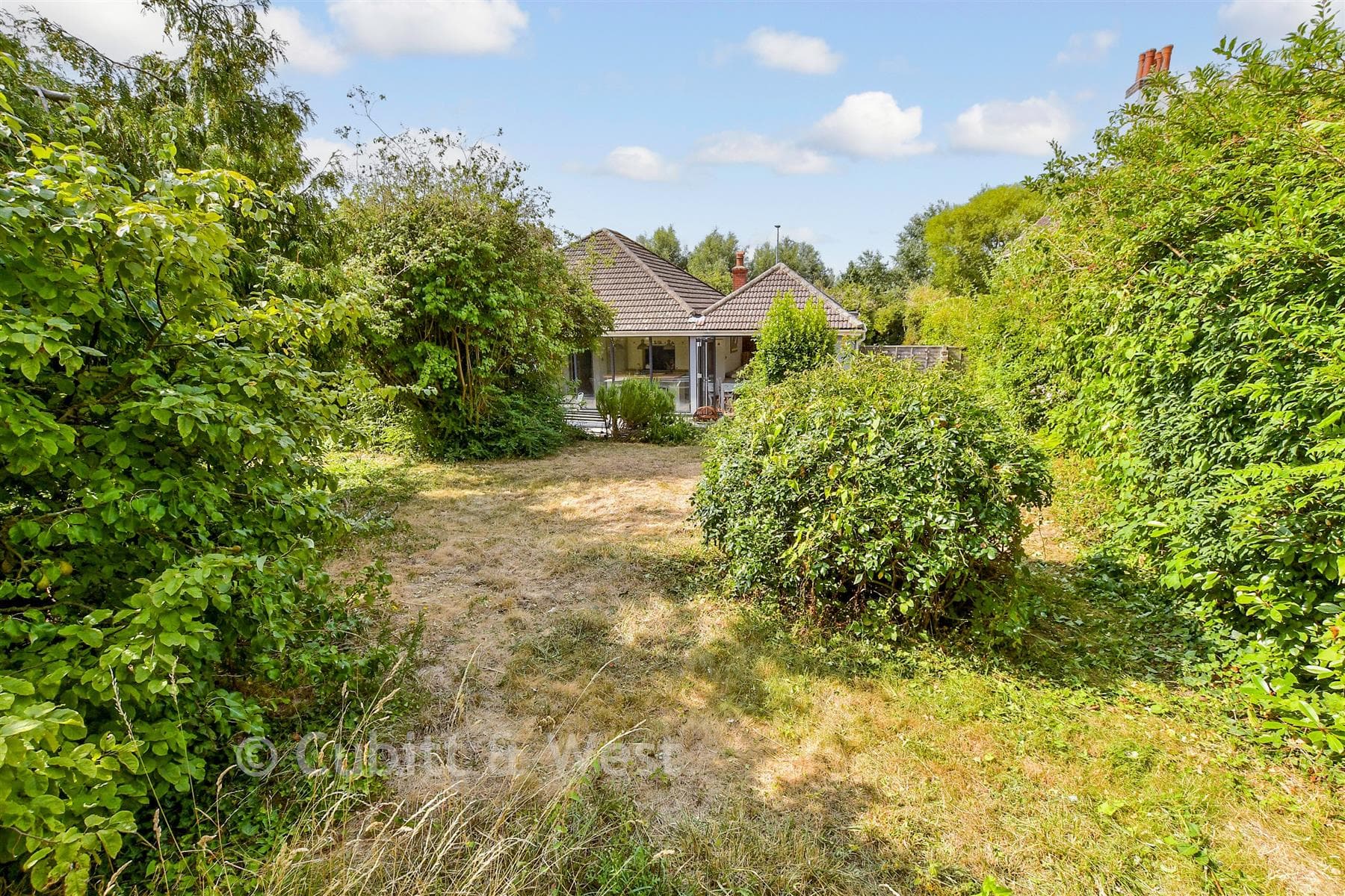 4 Bed Detached Bungalow, Avis Road Newhaven — photo 2