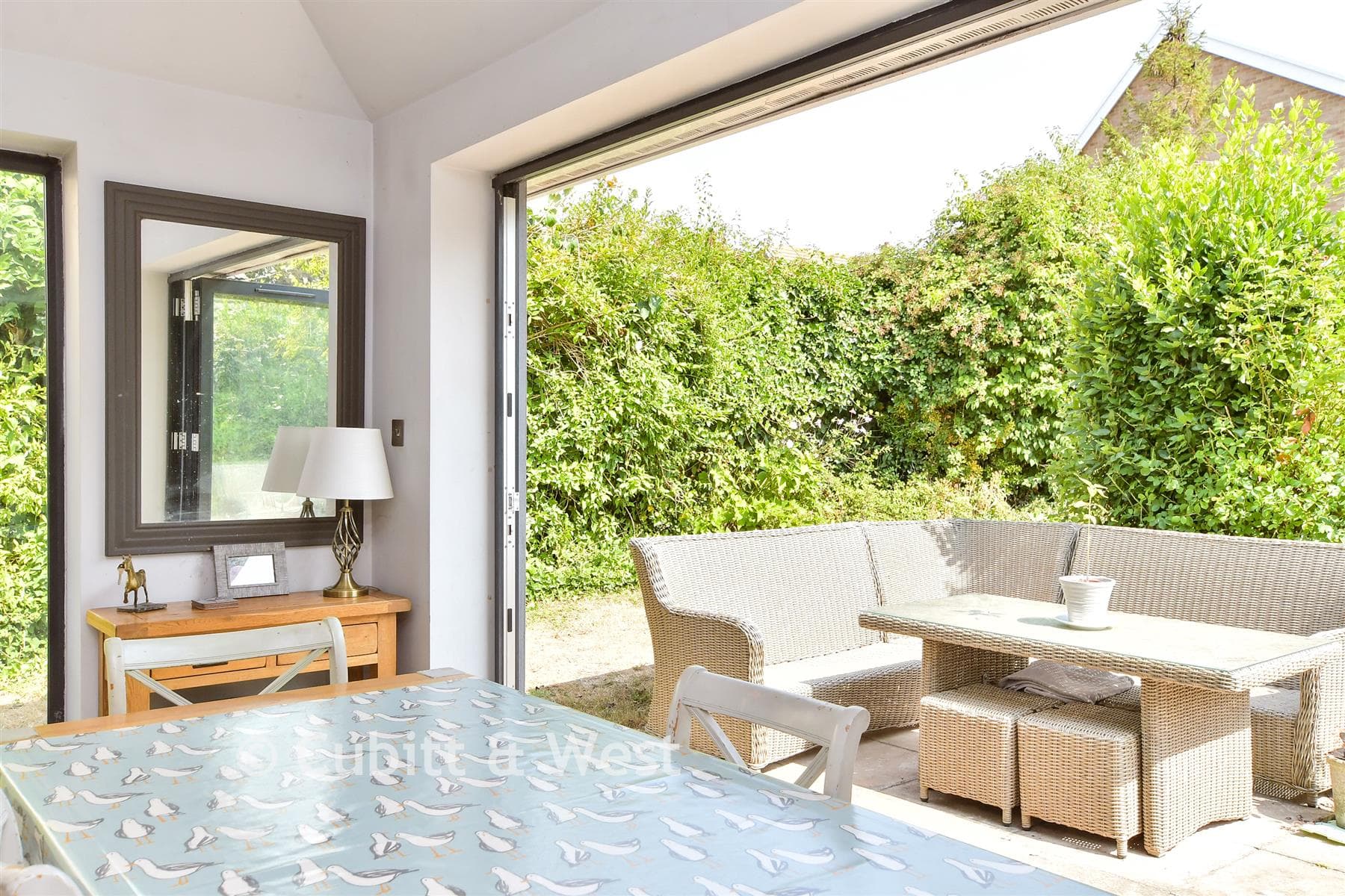 4 Bed Detached Bungalow, Avis Road Newhaven — photo 5