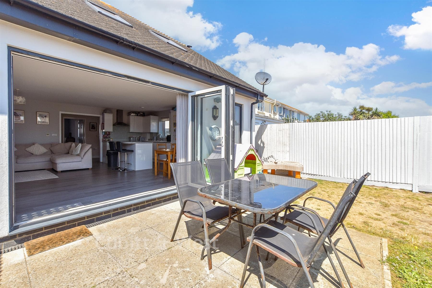3 Bed Semi Detached House, Capel Avenue Peacehaven — photo 3