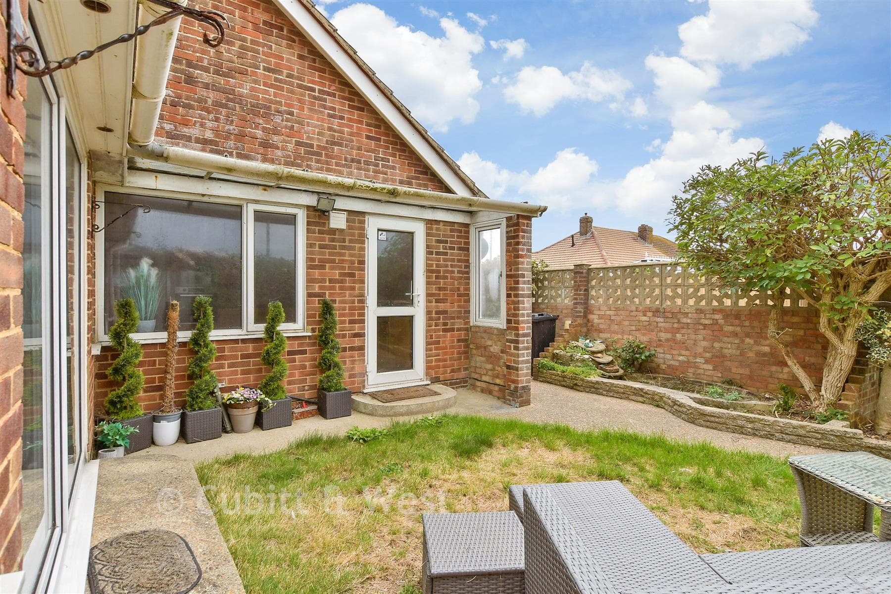 3 Bed Detached Bungalow, Seaview Road Peacehaven — photo 1