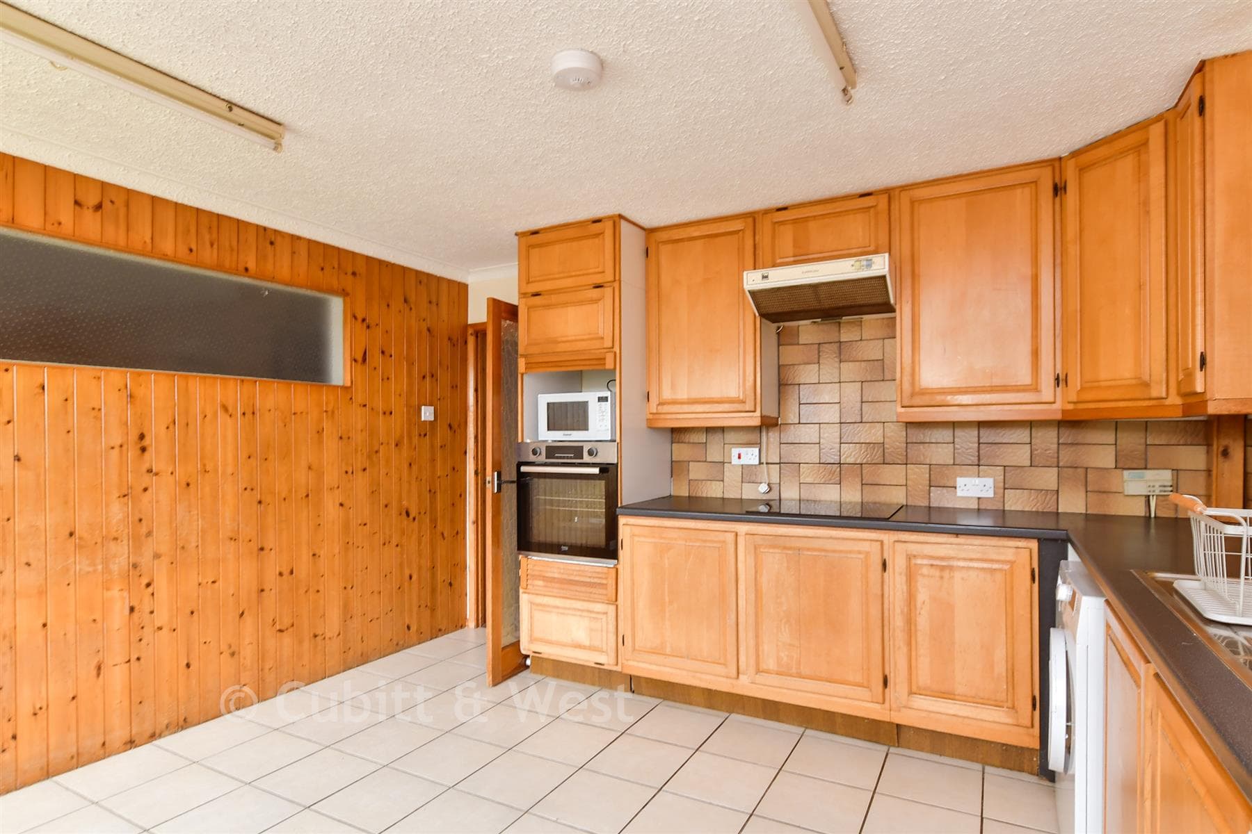 3 Bed Detached Bungalow, Seaview Road Peacehaven — photo 4