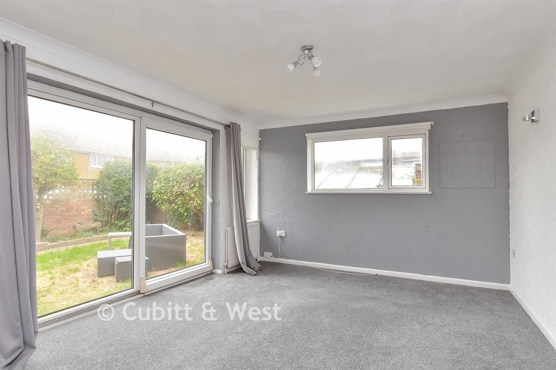 3 Bed Detached Bungalow, Seaview Road Peacehaven — photo 5