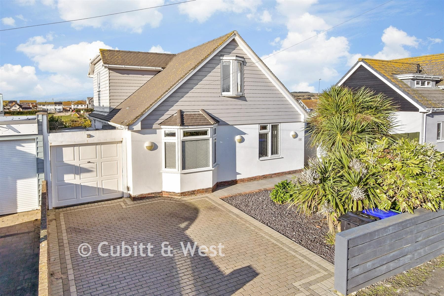 4 Bed Chalet, Roderick Avenue Peacehaven — photo 1