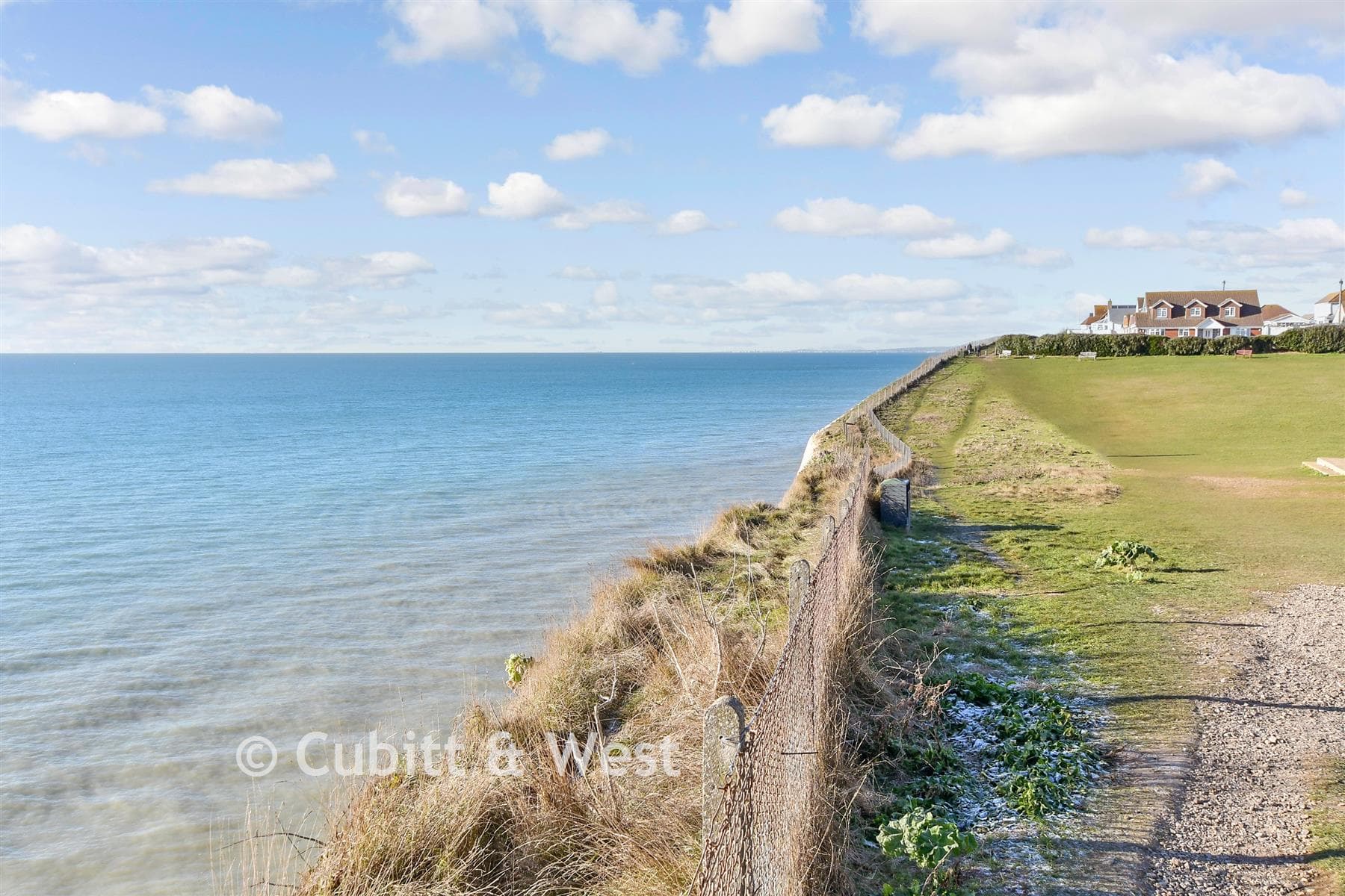 4 Bed Chalet, Roderick Avenue Peacehaven — photo 2