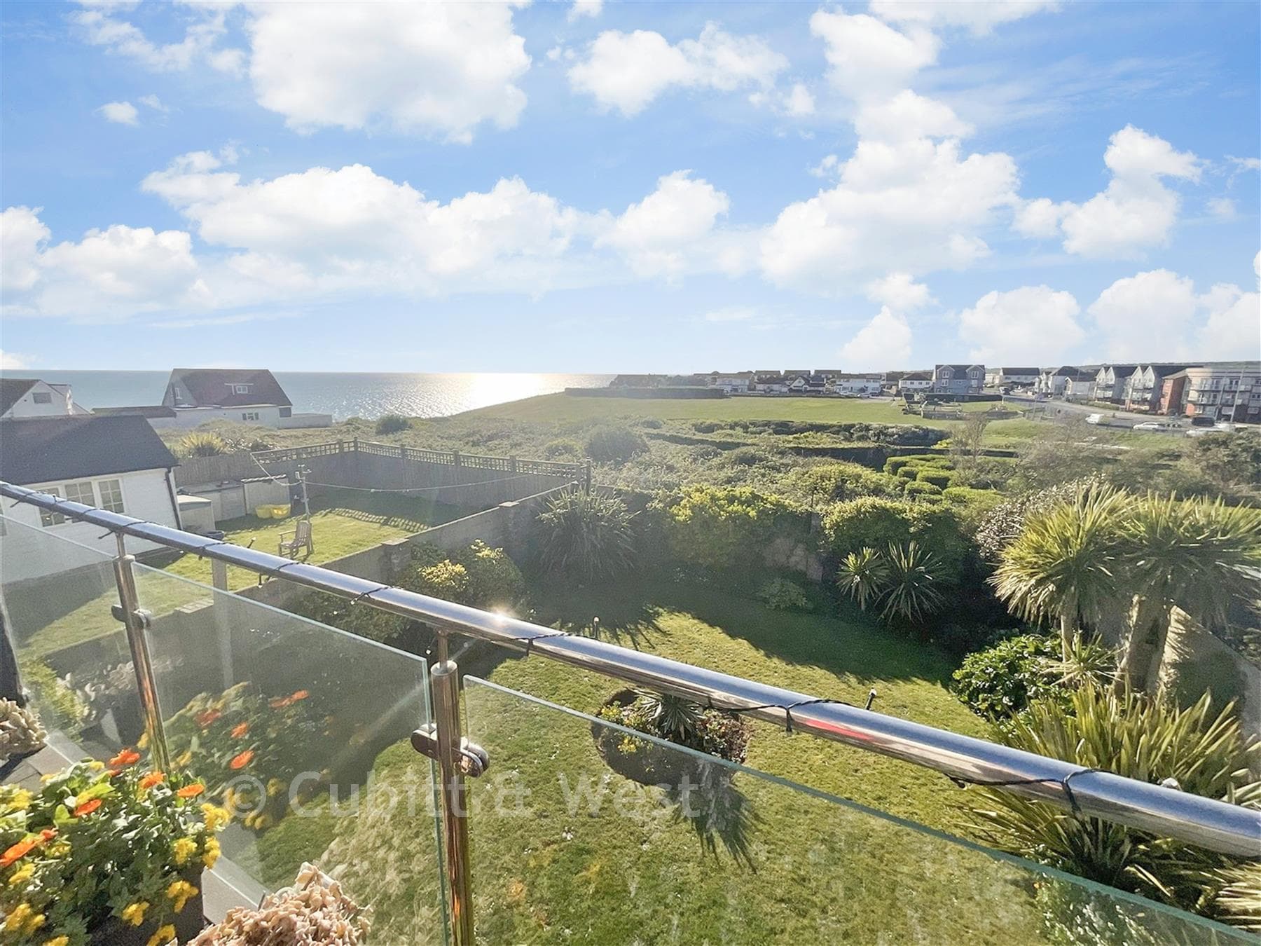 4 Bed Chalet, Roderick Avenue Peacehaven — photo 3