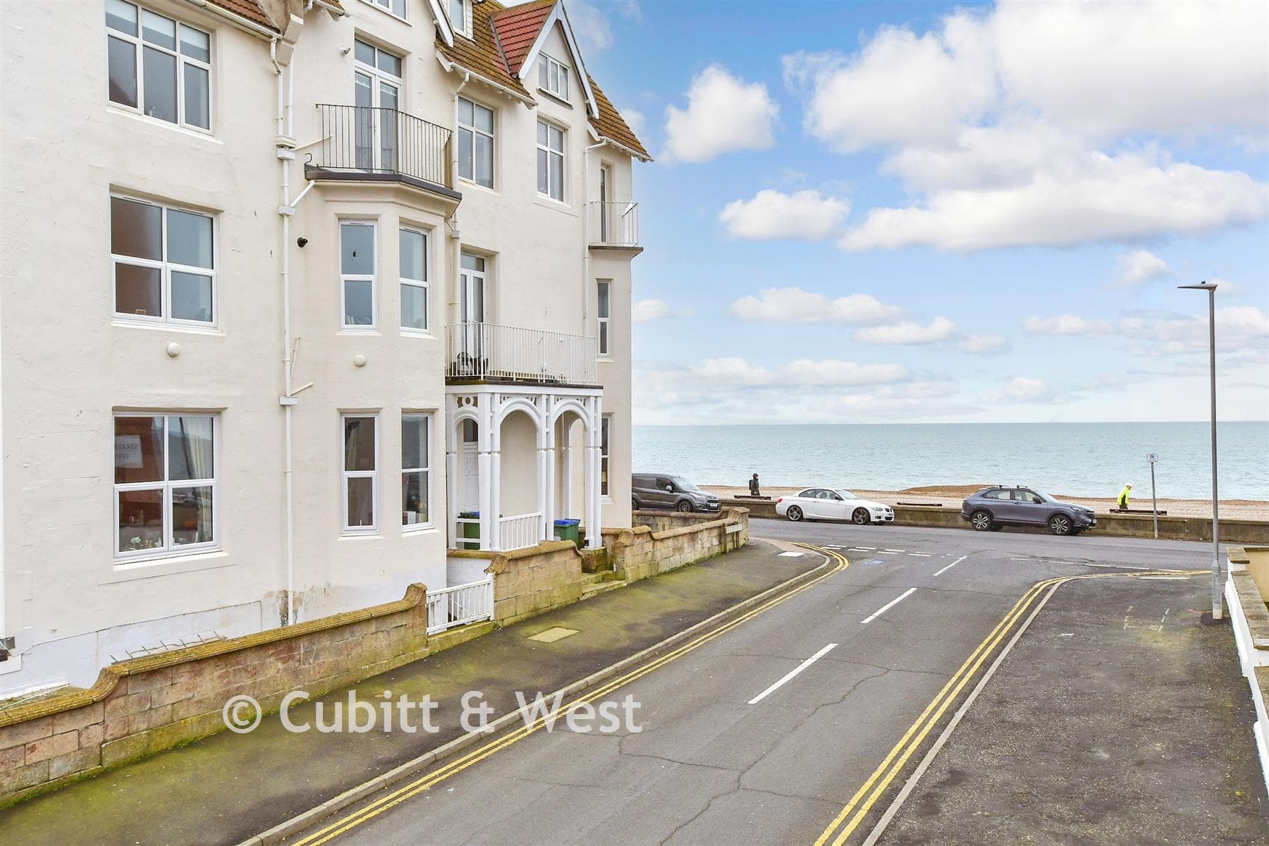 1 Bed Flat, Esplanade Seaford — photo 1